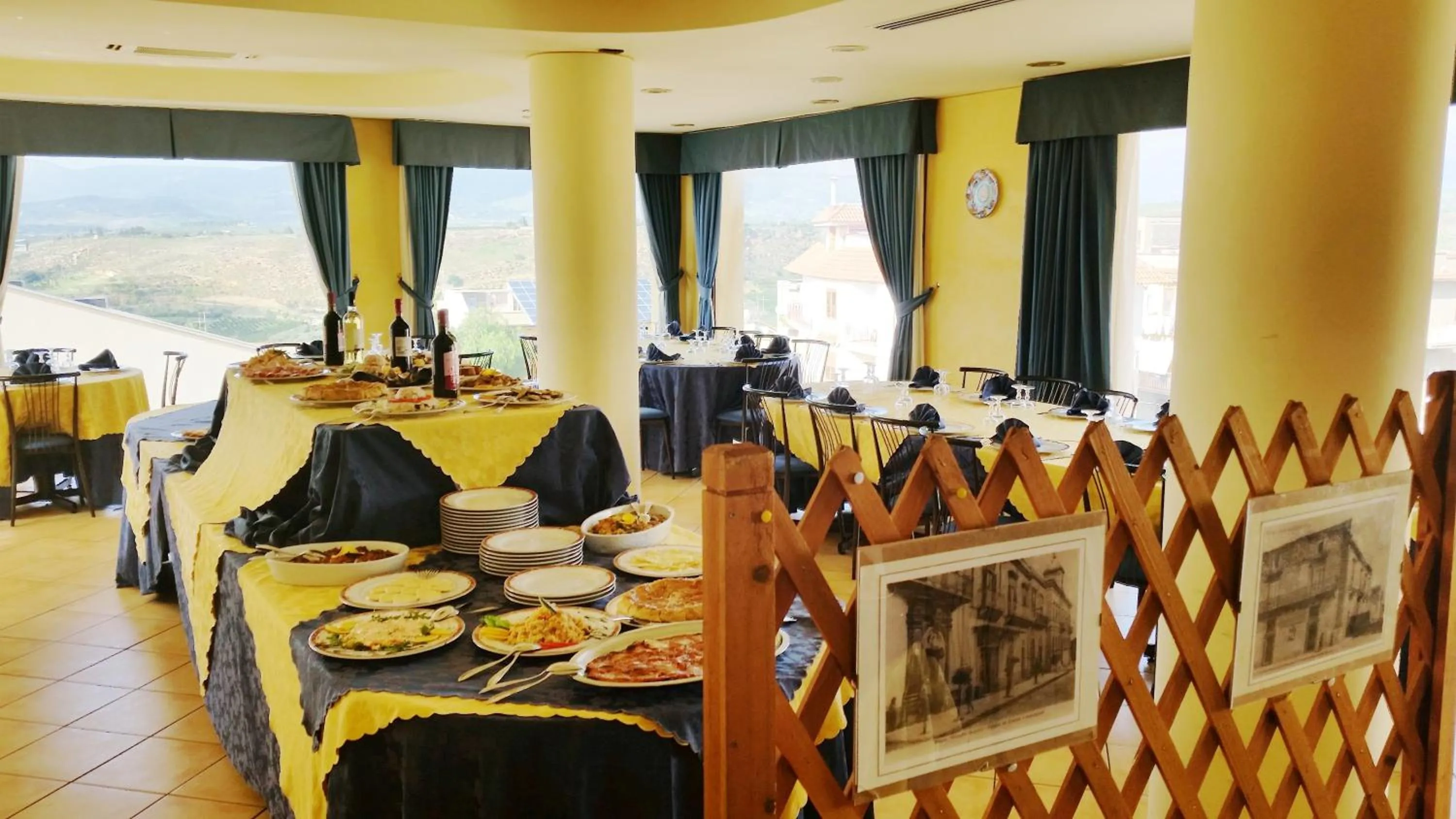 Restaurant/places to eat in Hotel Miravalle