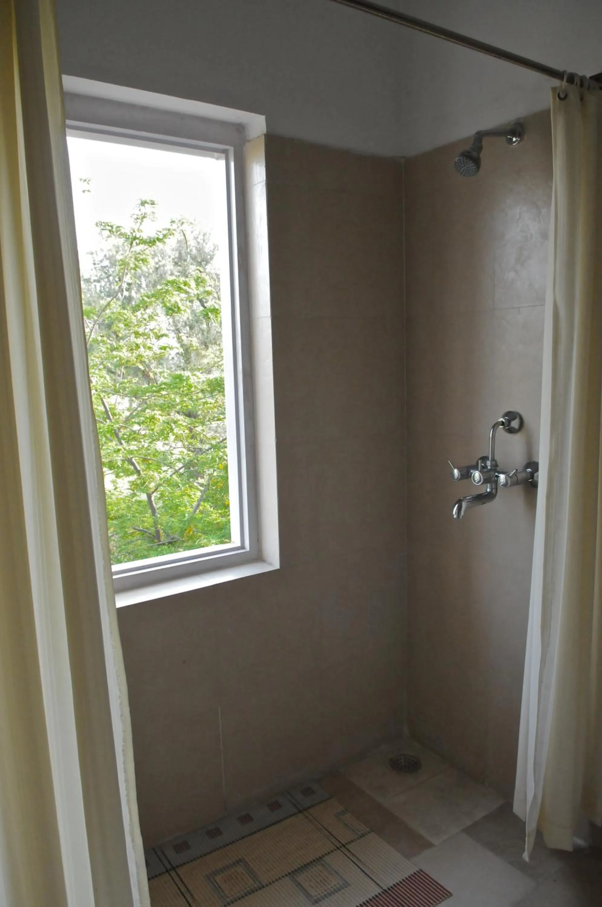 Shower in Savista Retreat