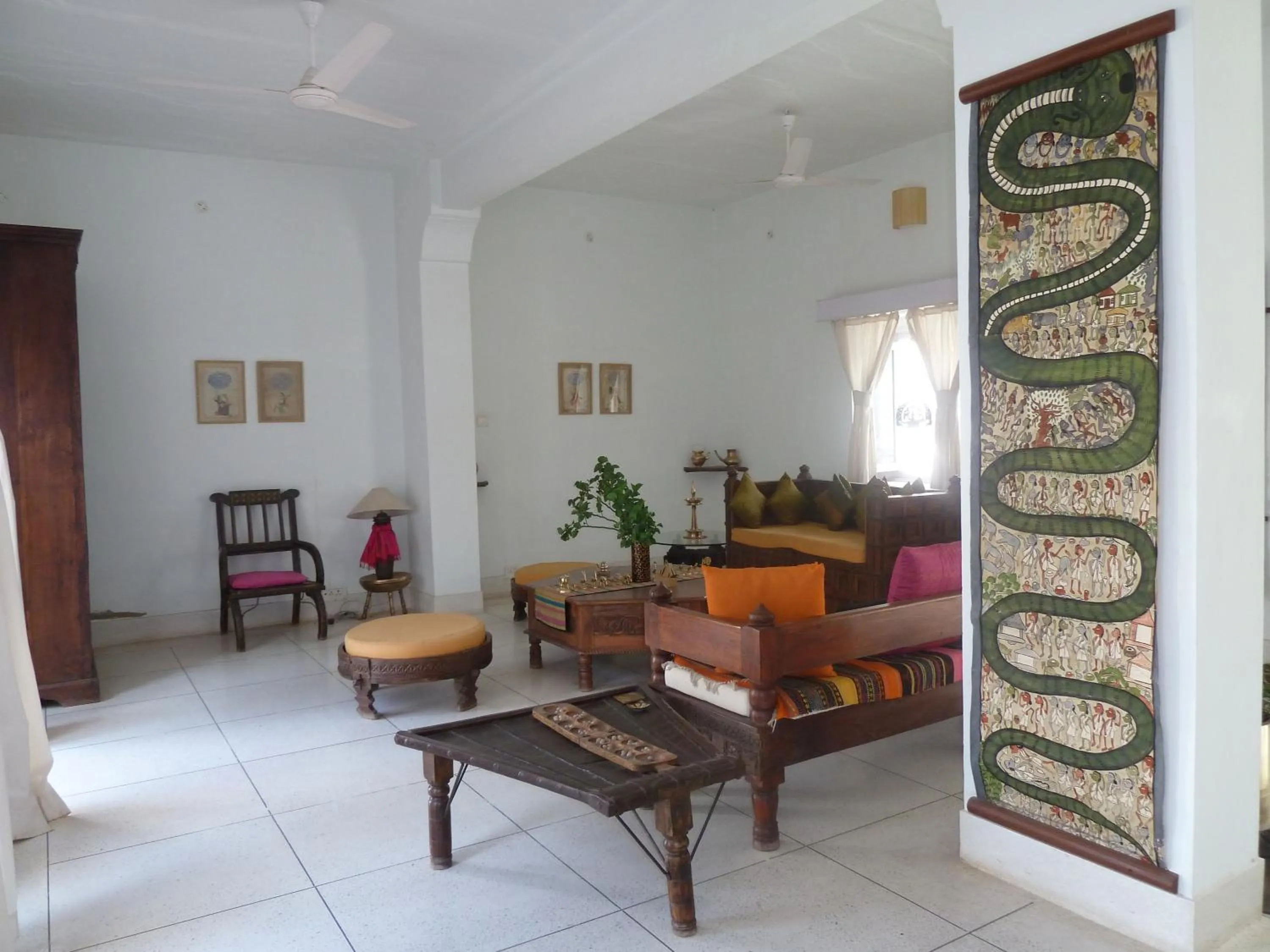 Communal lounge/ TV room in Savista Retreat