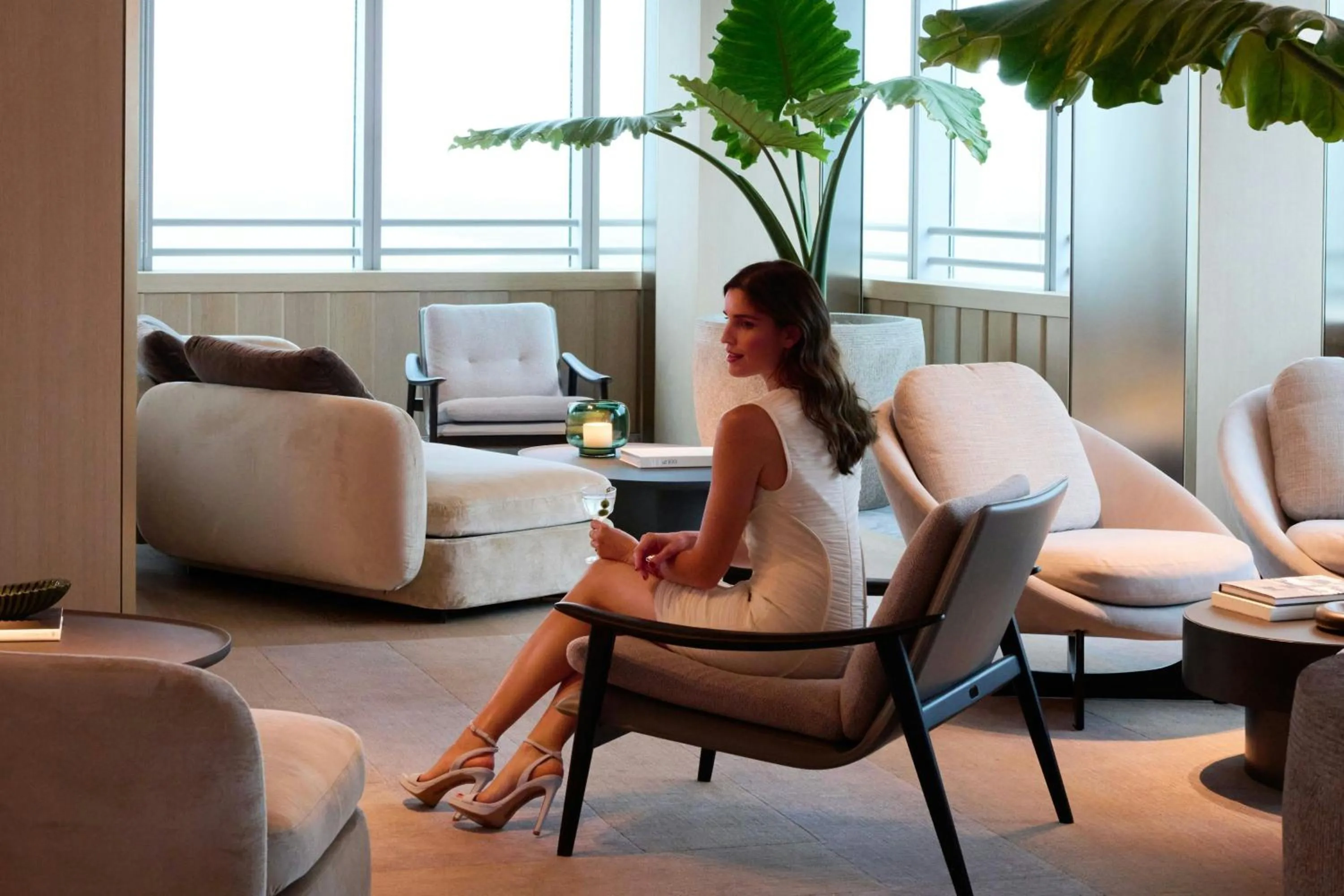 Lounge or bar in Brickell Arch, a Luxury Collection Hotel, Miami