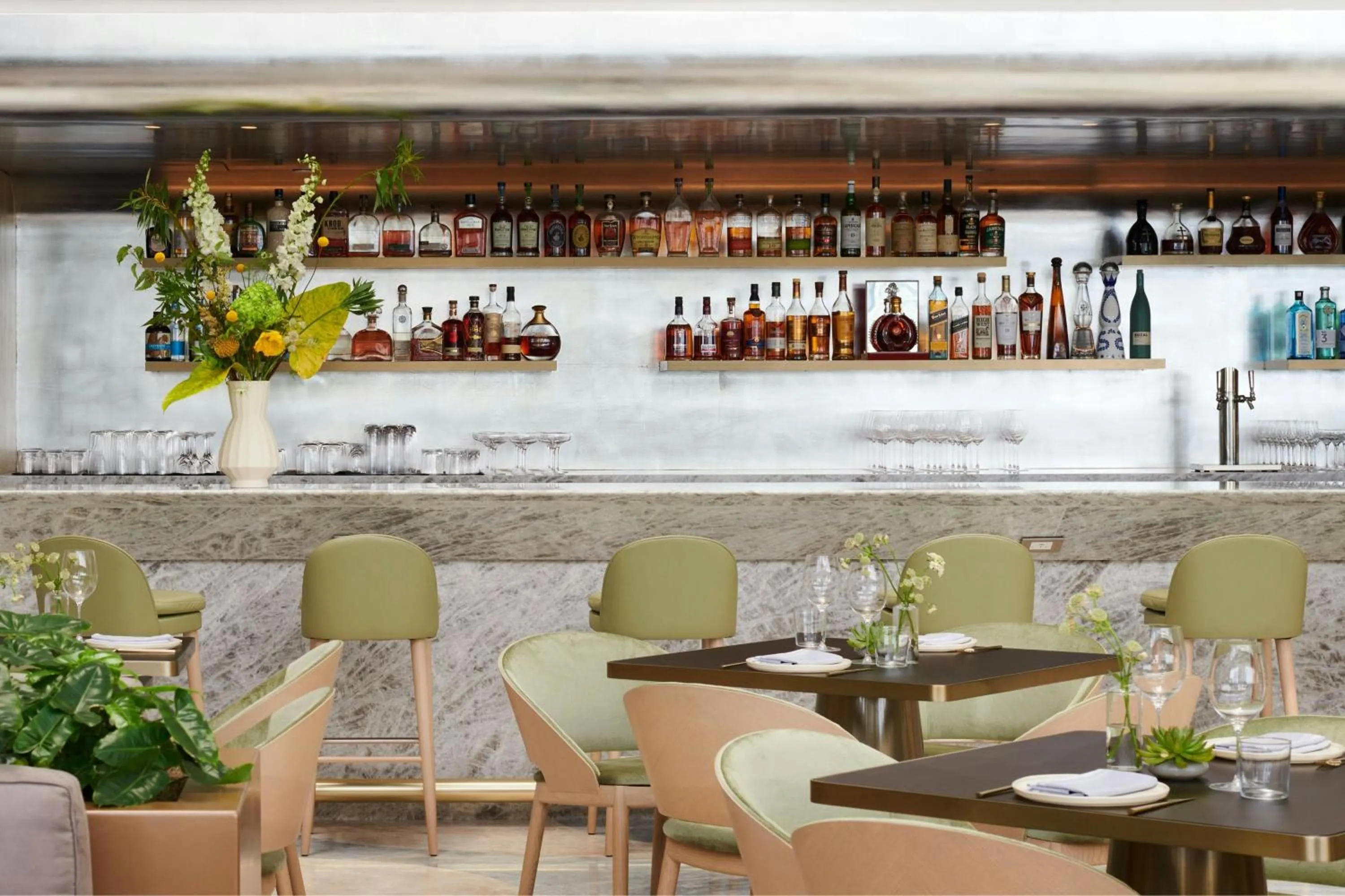 Lounge or bar in Brickell Arch, a Luxury Collection Hotel, Miami