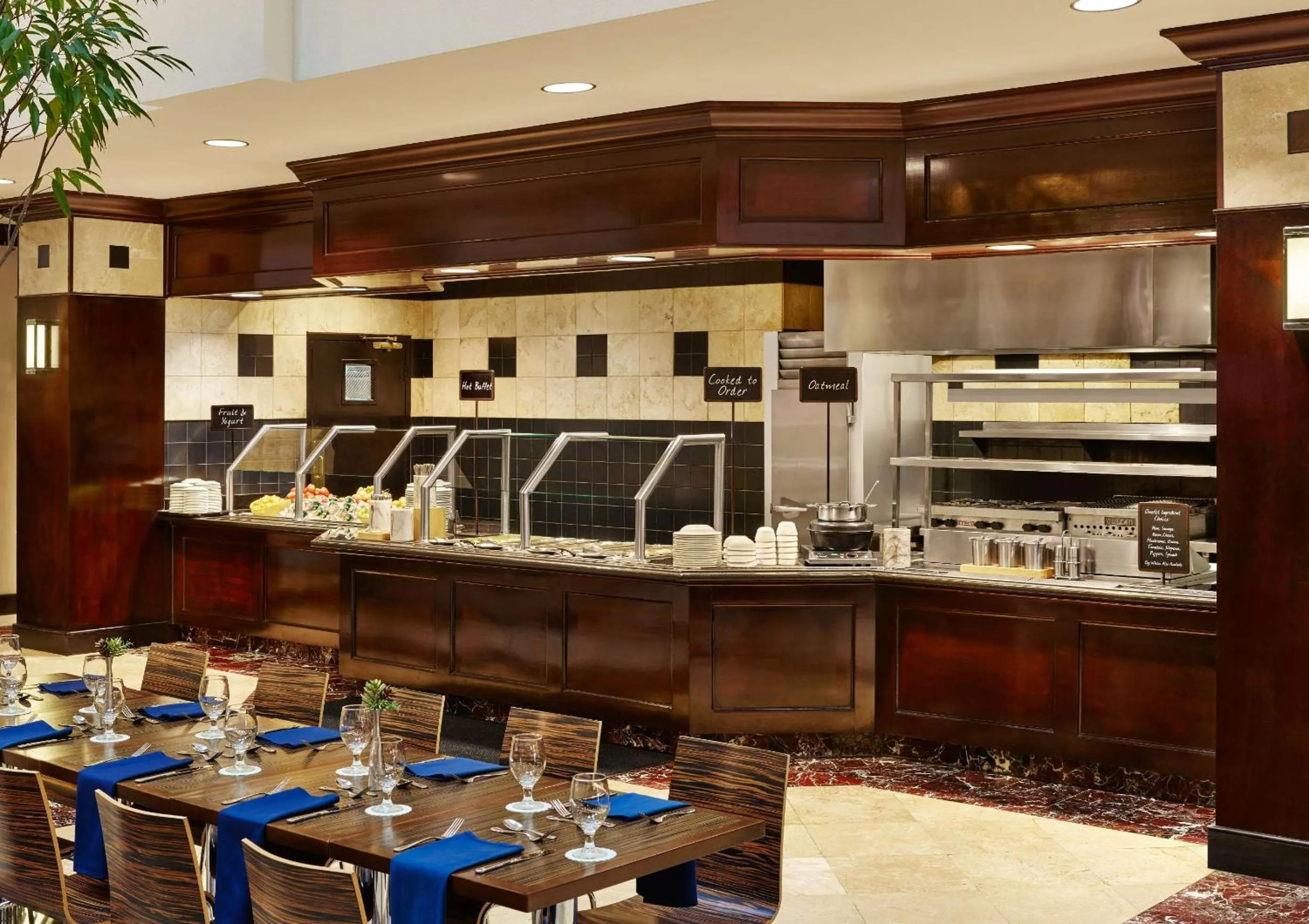 Dining area in Embassy Suites by Hilton Orlando Downtown