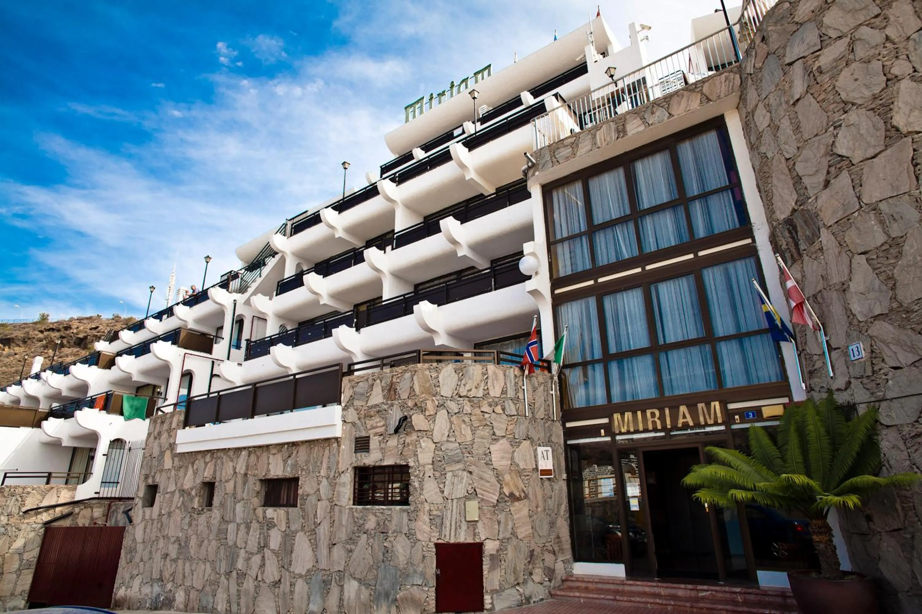 Facade/entrance in Apartamentos Miriam
