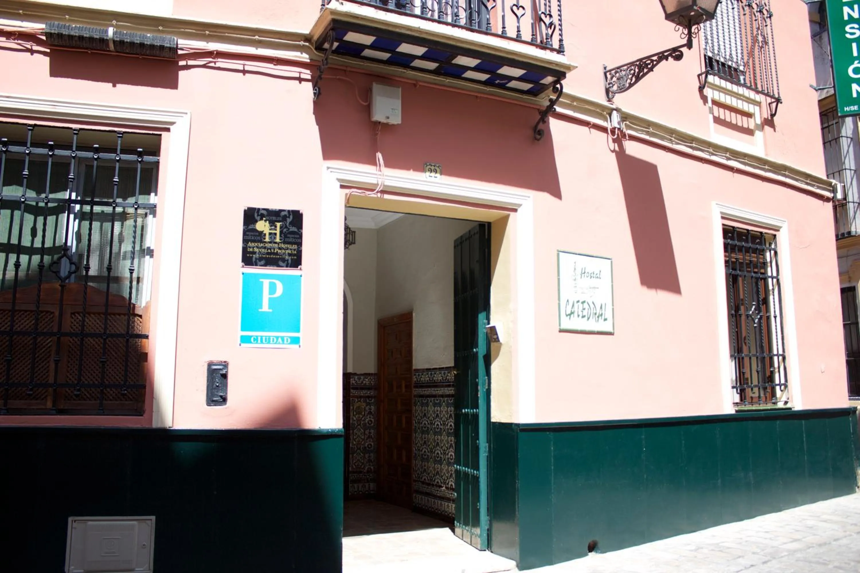 Facade/entrance in Pension Catedral