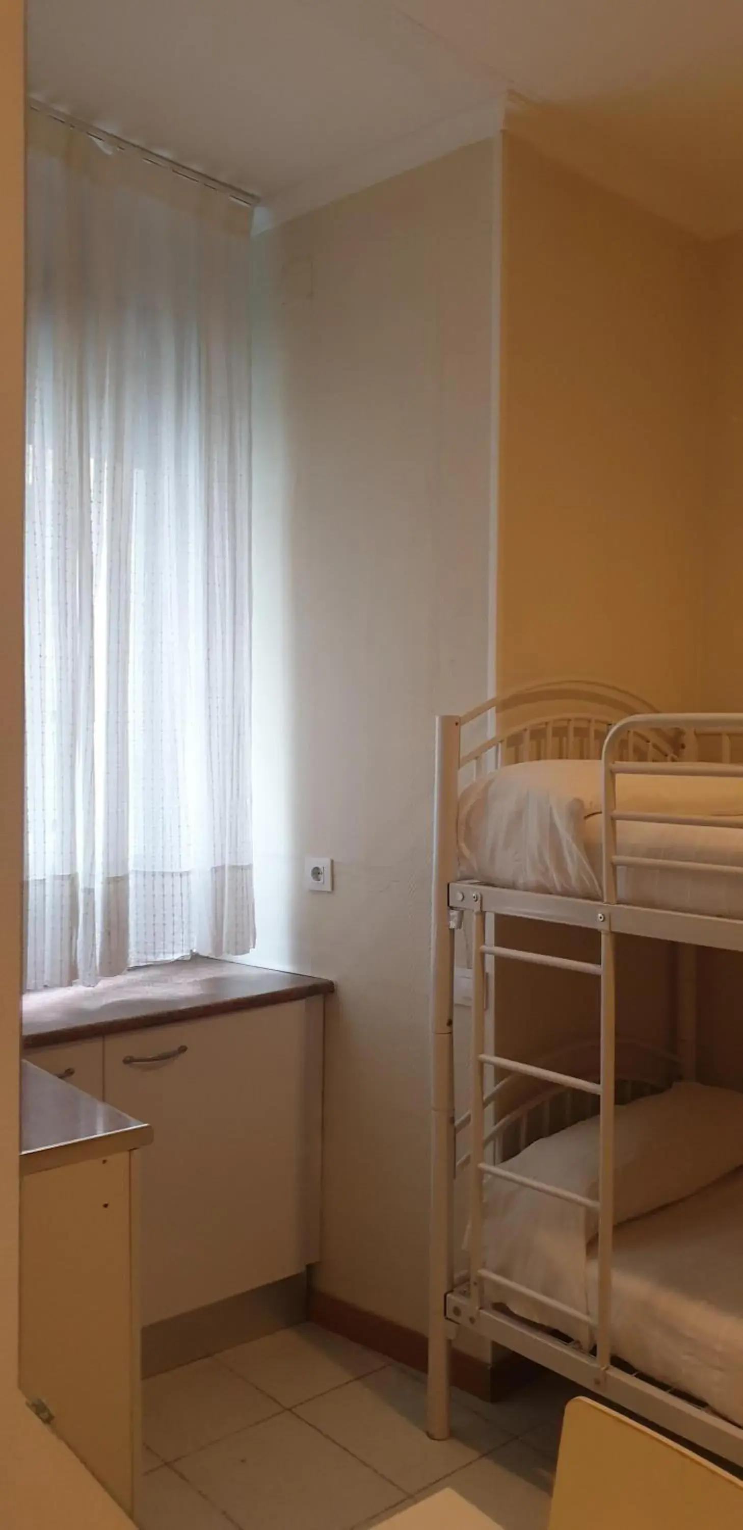 Double Room with Bunk Bed and Shared Bathroom in Pension Catedral Double Room with Bunk Bed and Shared Bathroom in Pension Catedral