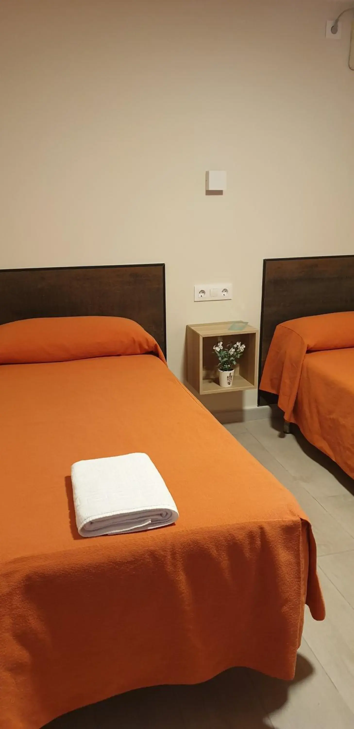 Twin Room with Shared Bathroom in Pension Catedral Twin Room with Shared Bathroom in Pension Catedral
