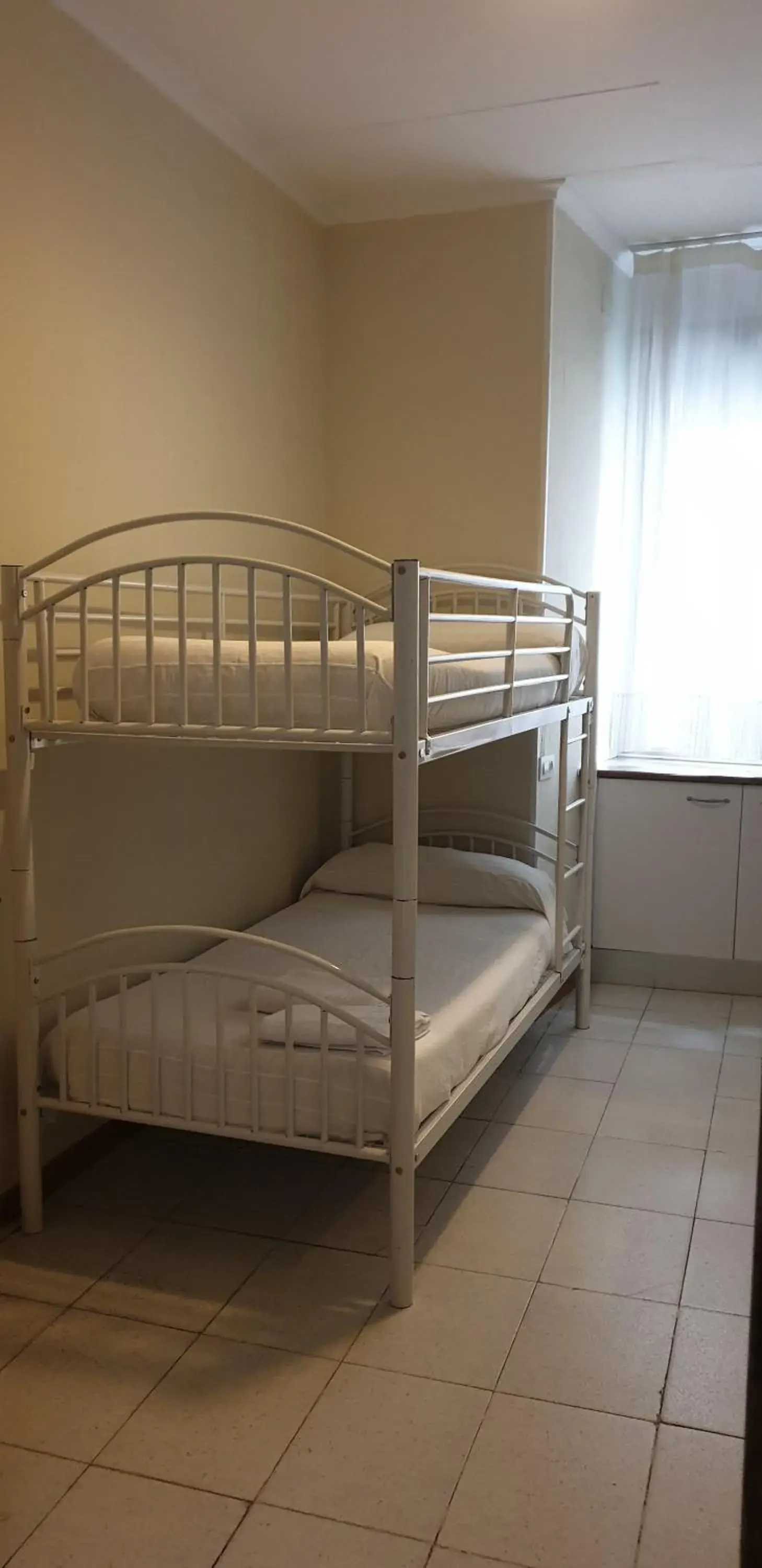 Double Room with Bunk Bed and Shared Bathroom in Pension Catedral Double Room with Bunk Bed and Shared Bathroom in Pension Catedral