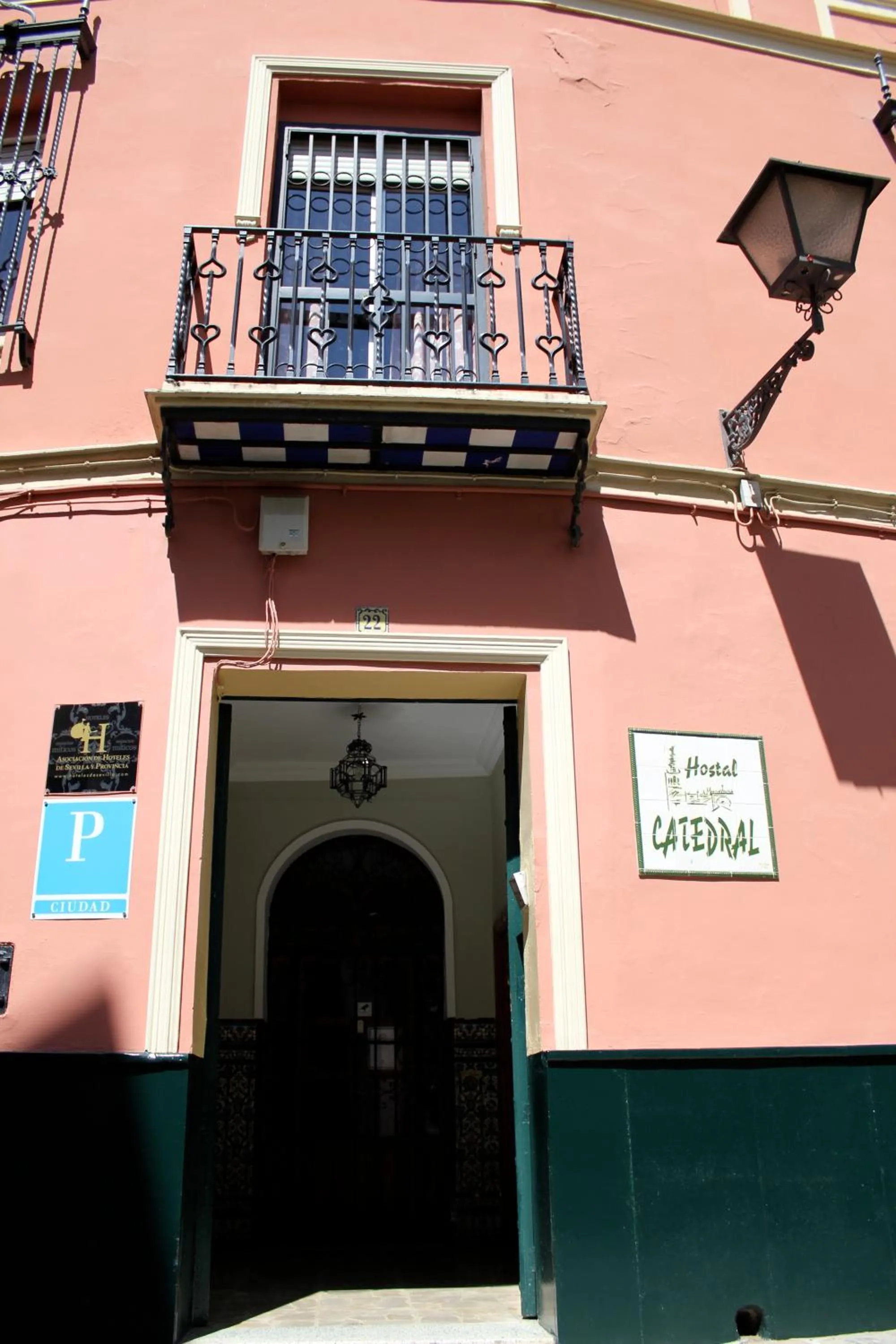 Facade/entrance in Pension Catedral