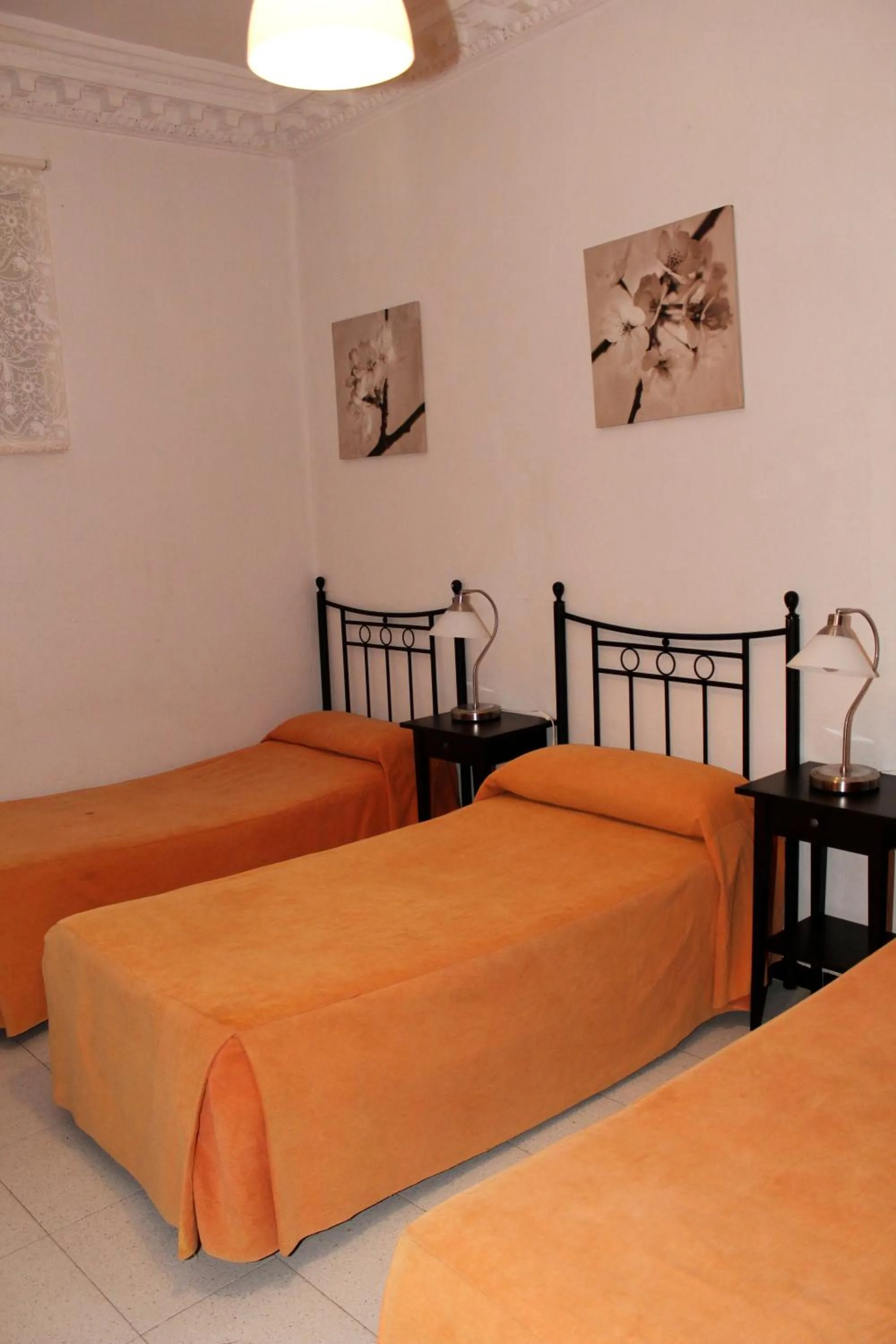 Photo of the whole room, Bed in Pension Catedral
