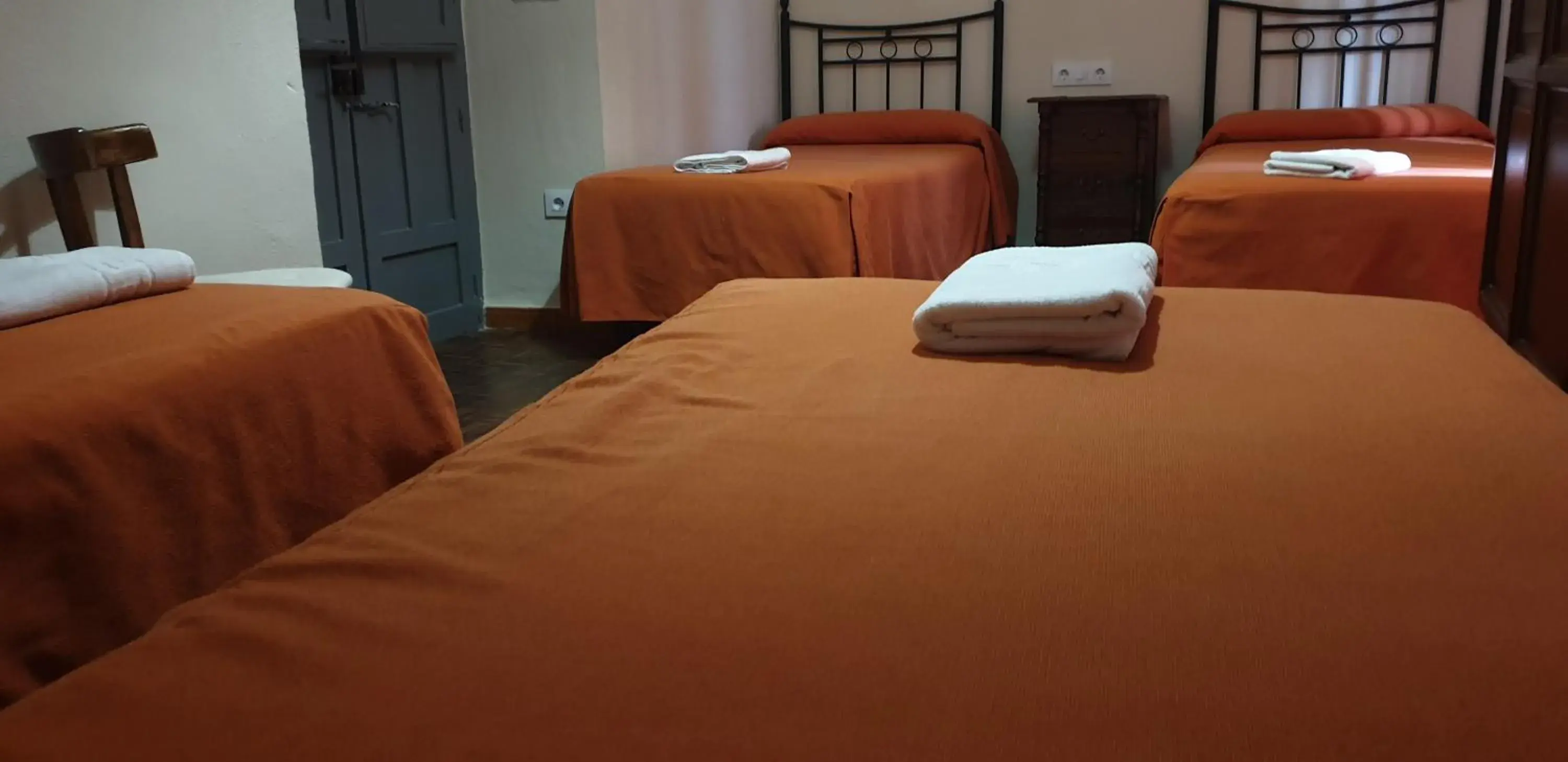 Family Room with Shared Bathroom in Pension Catedral Family Room with Shared Bathroom in Pension Catedral