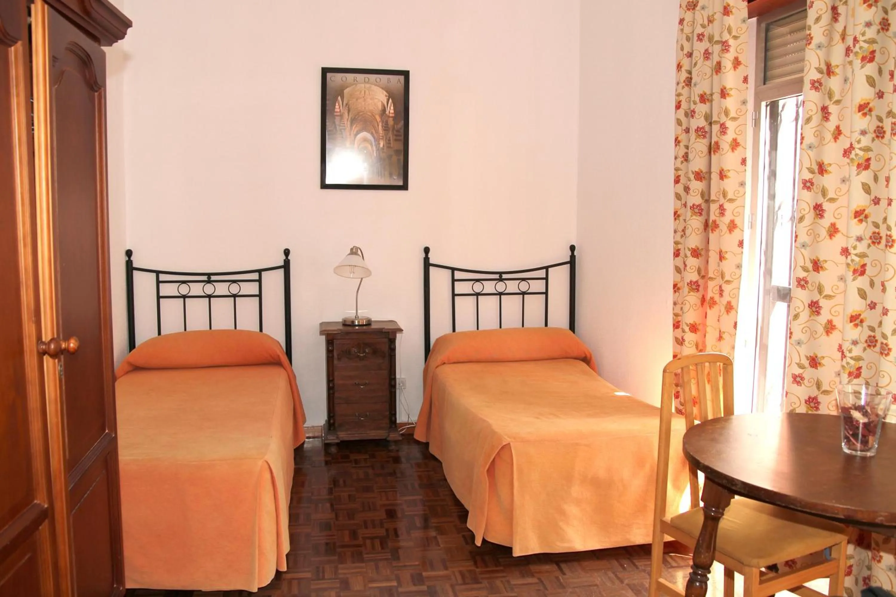 Photo of the whole room, Bed in Pension Catedral