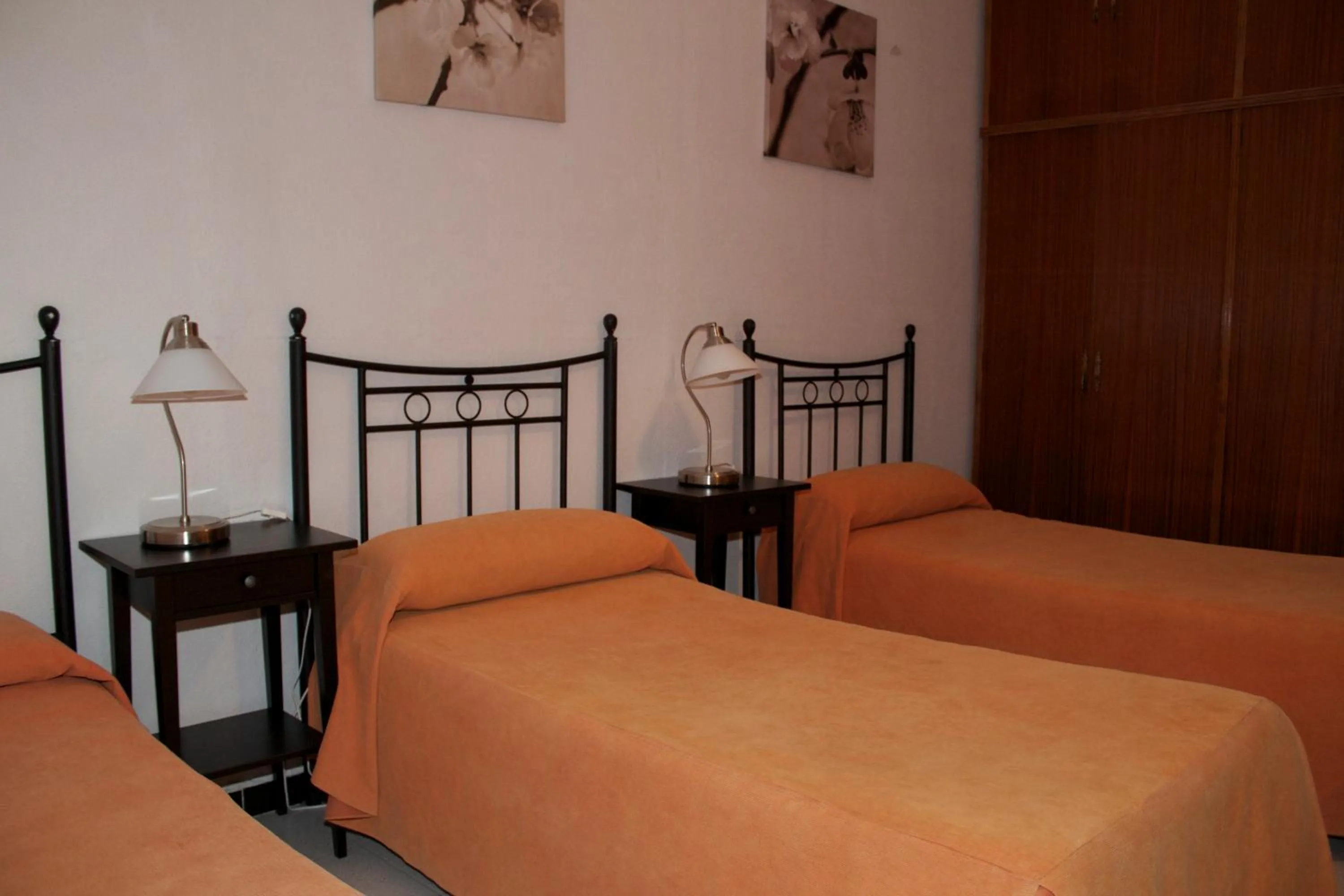 Photo of the whole room, Bed in Pension Catedral