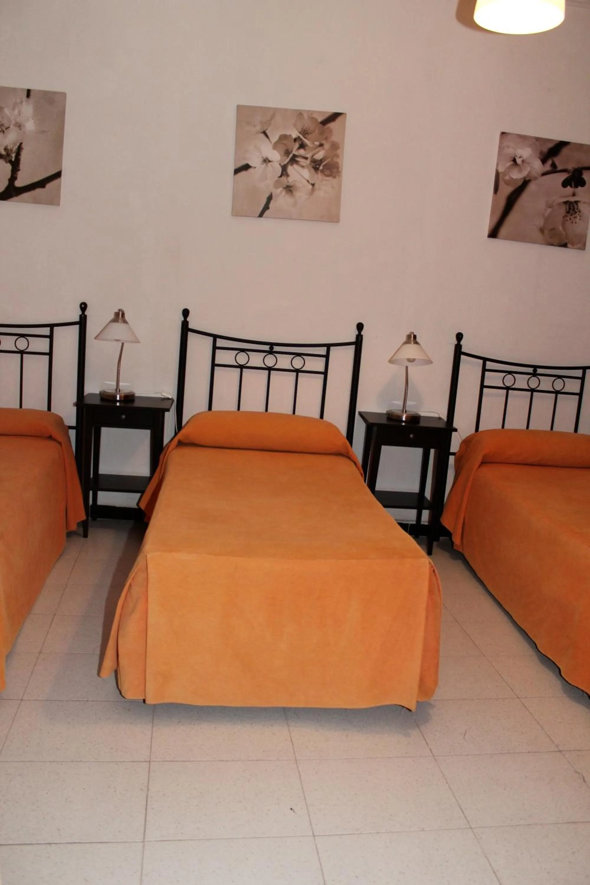 Photo of the whole room, Bed in Pension Catedral