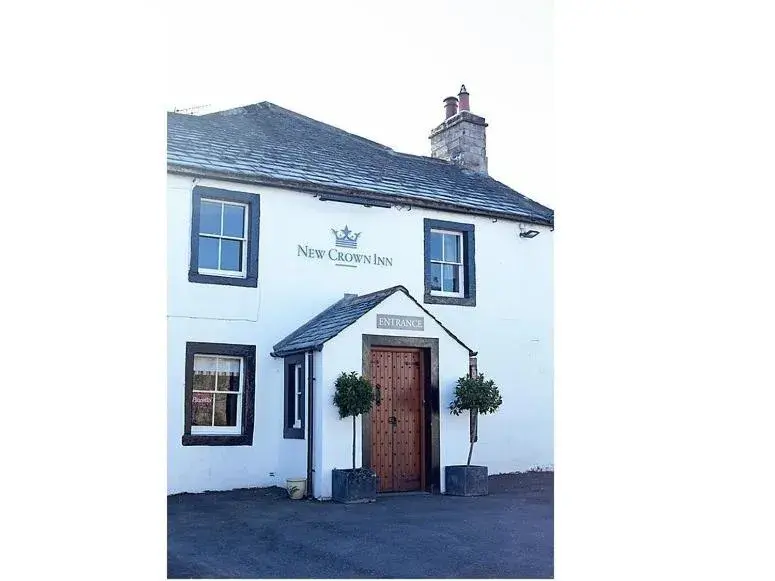 Property building in New Crown Inn Property building in New Crown Inn