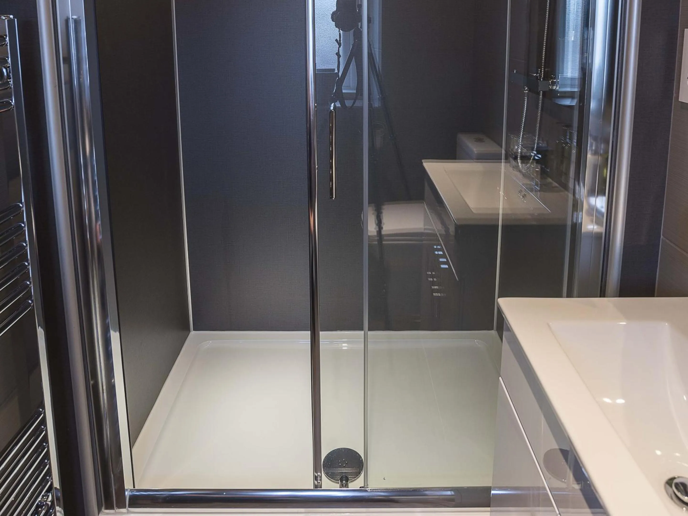 Bathroom in New Crown Inn