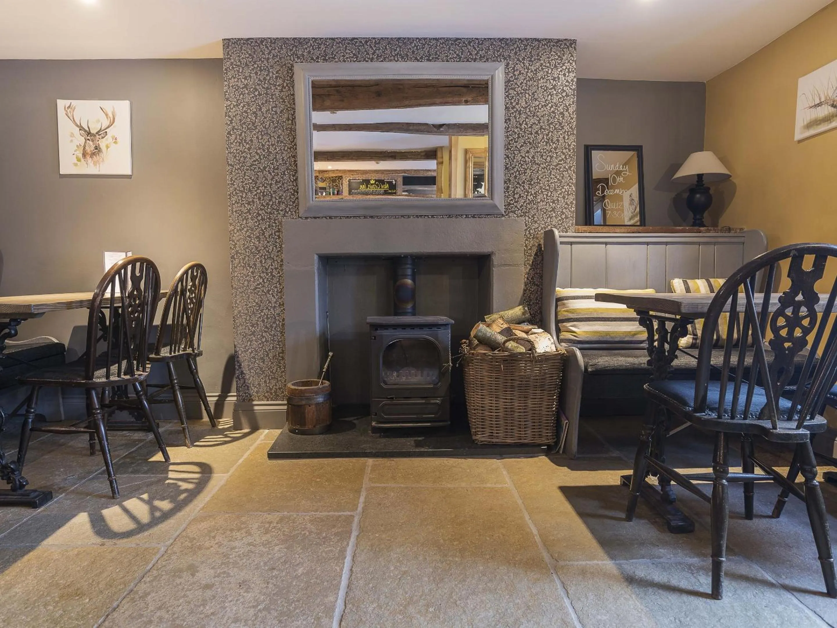 Lounge or bar in New Crown Inn