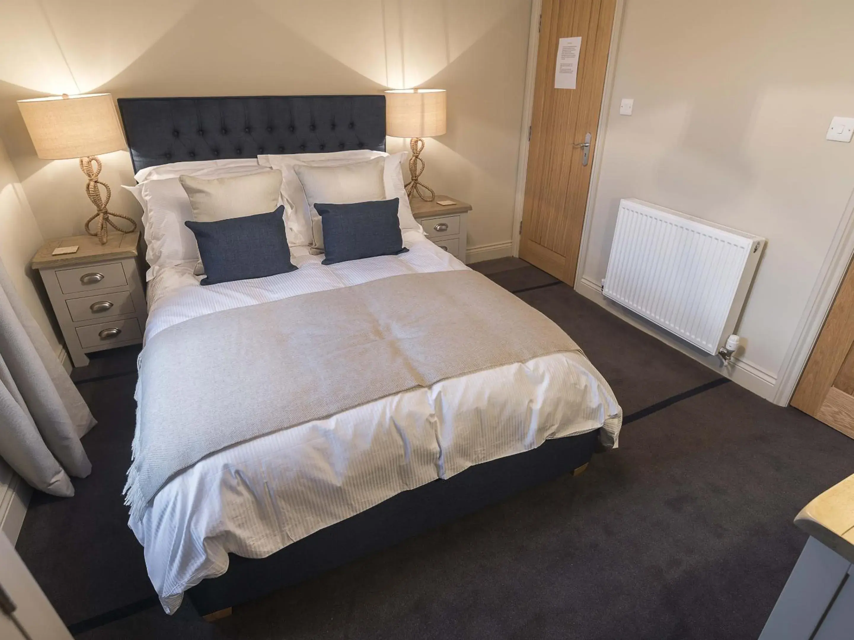 Bedroom, Bed in New Crown Inn Bedroom, Bed in New Crown Inn