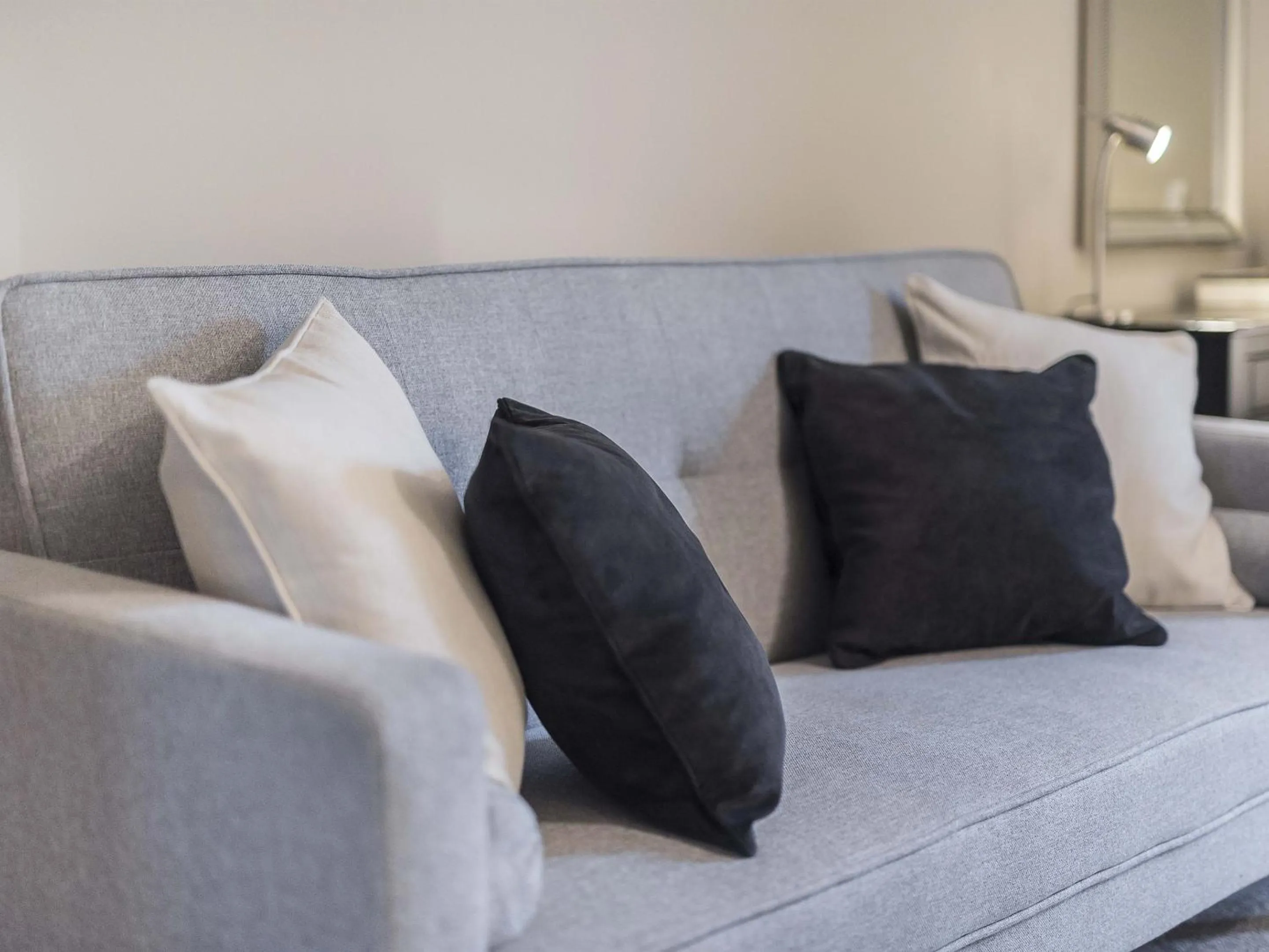 Bedroom in New Crown Inn