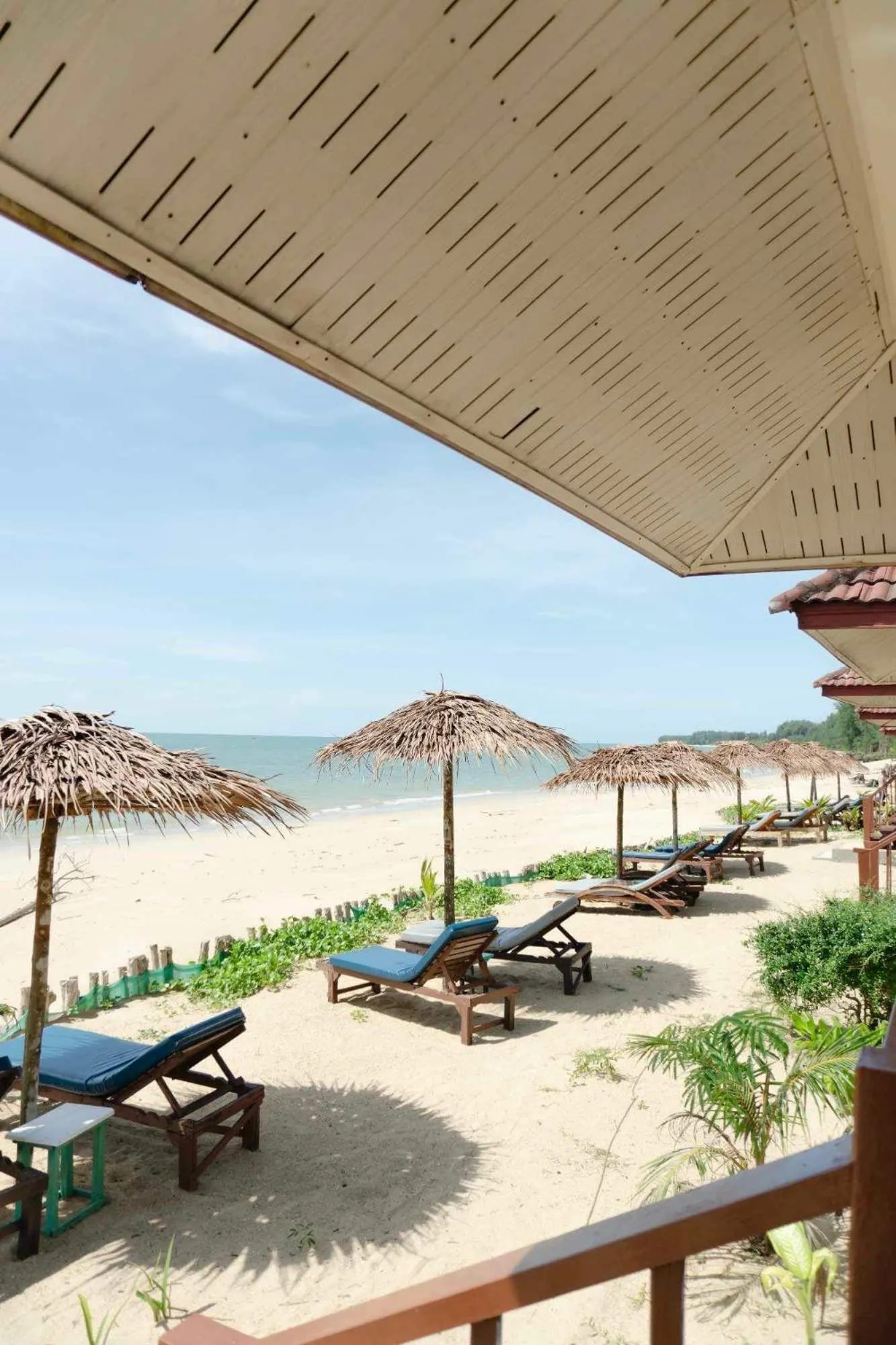 Pranee Beach Bungalows