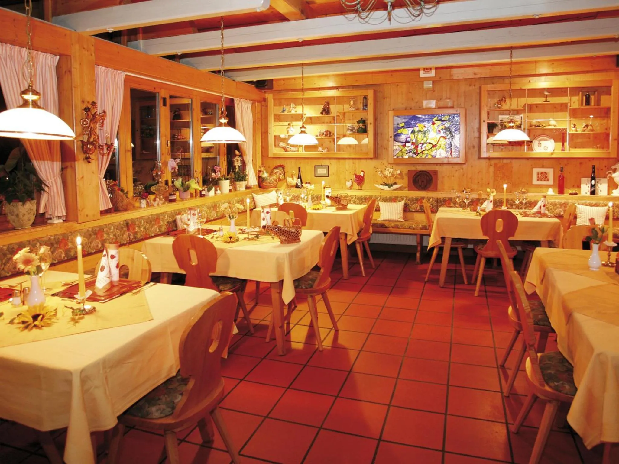 Restaurant/places to eat in Hotel Diana