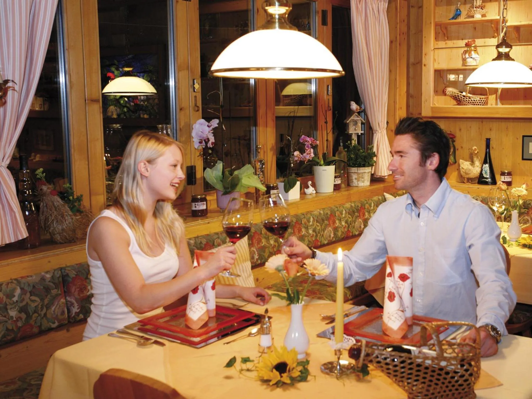 Restaurant/places to eat in Hotel Diana