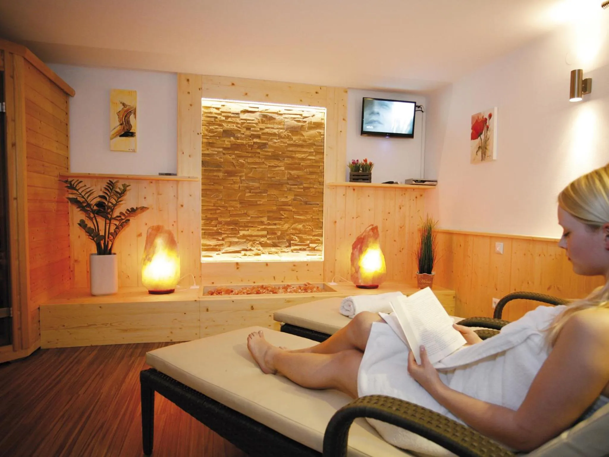 People in Hotel Diana