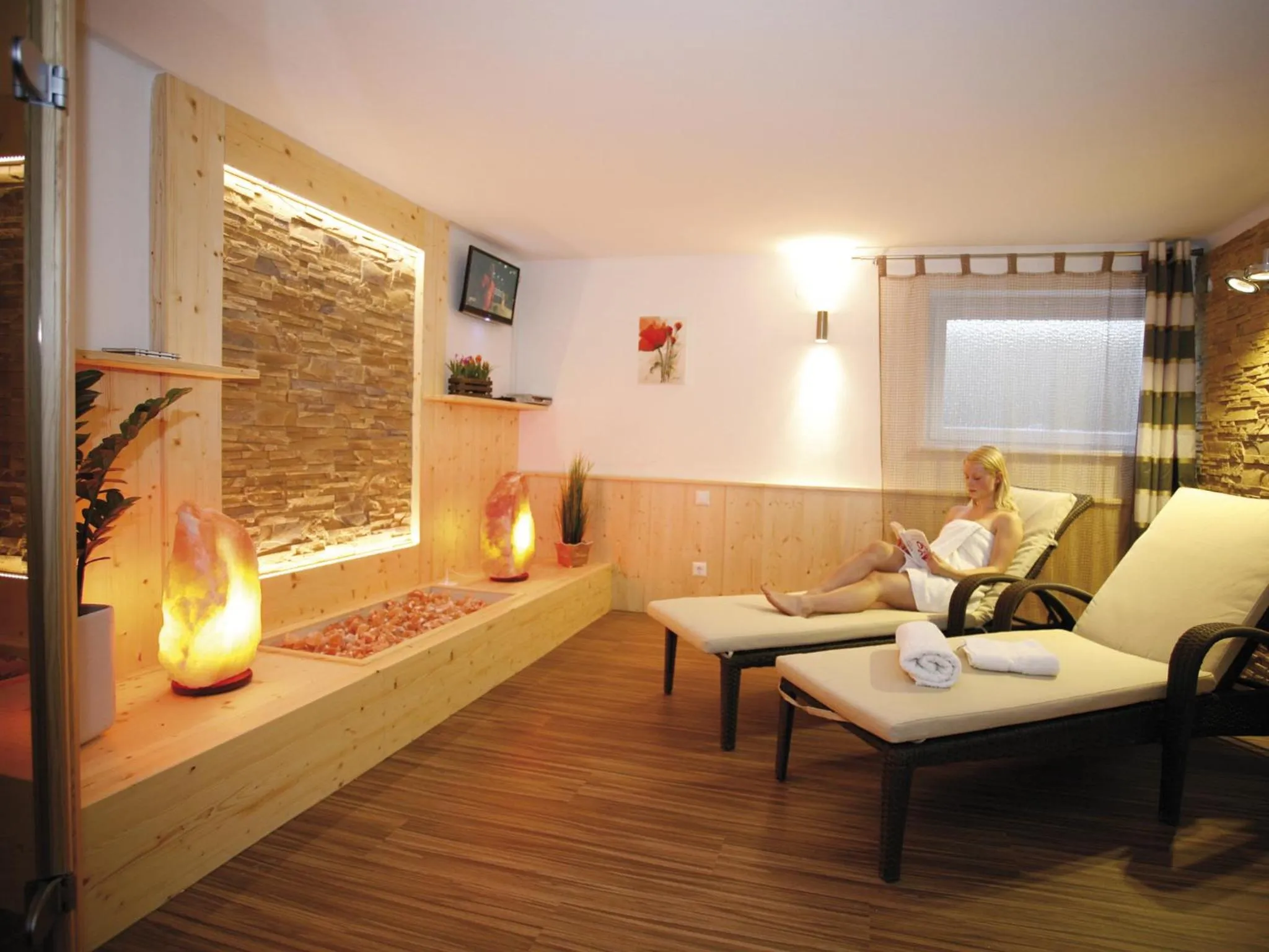 People in Hotel Diana