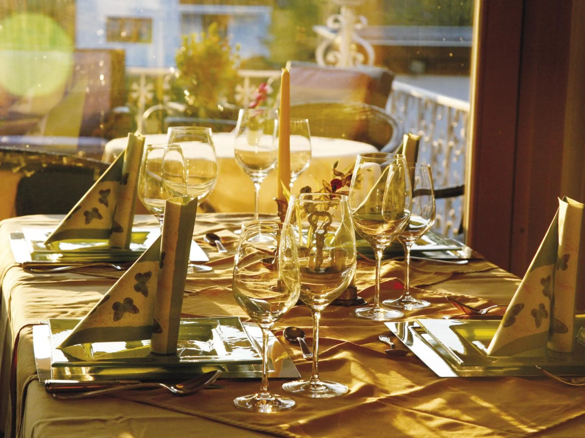 Restaurant/places to eat in Hotel Diana