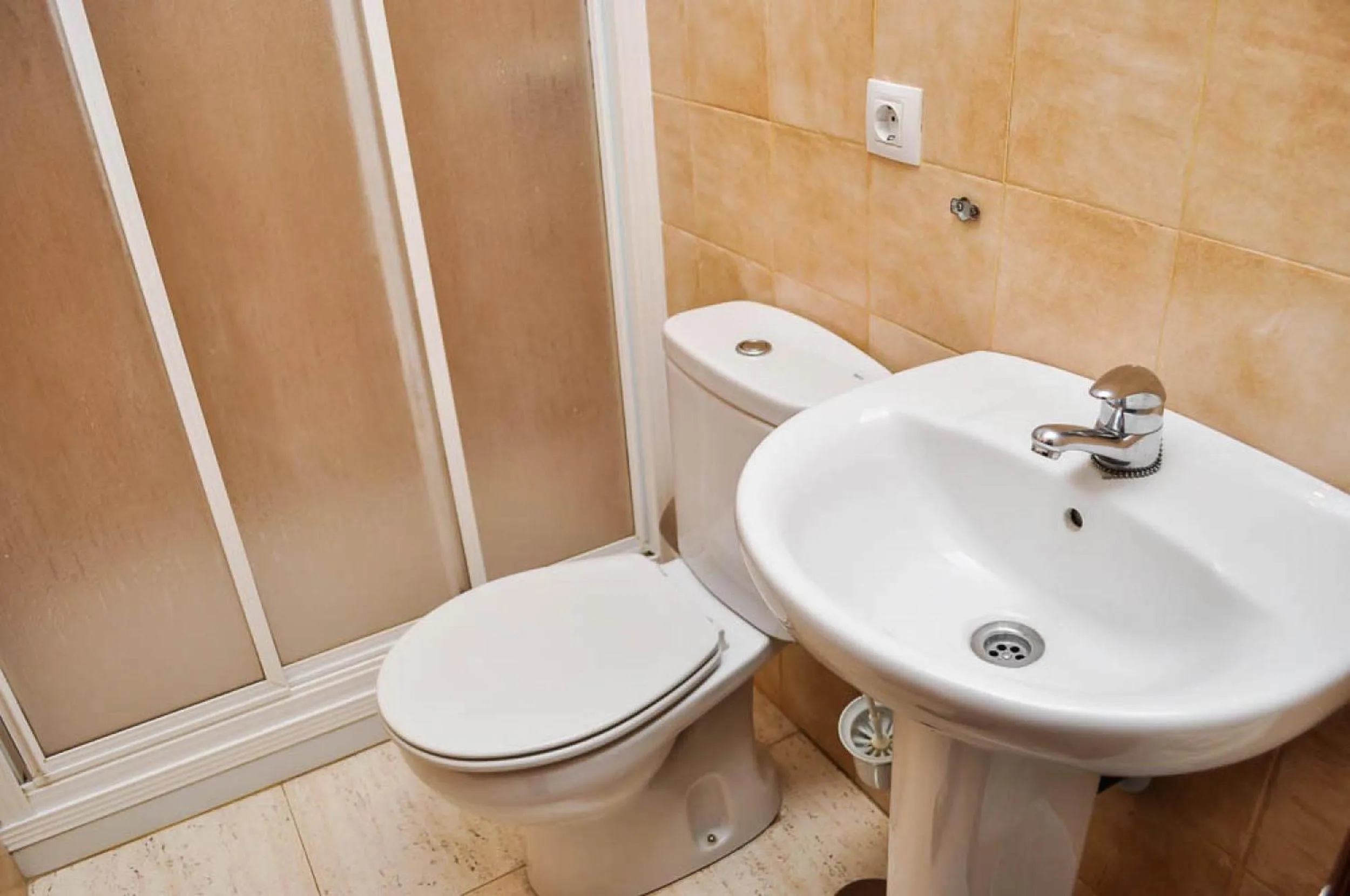 Shower in Pensión La Montoreña