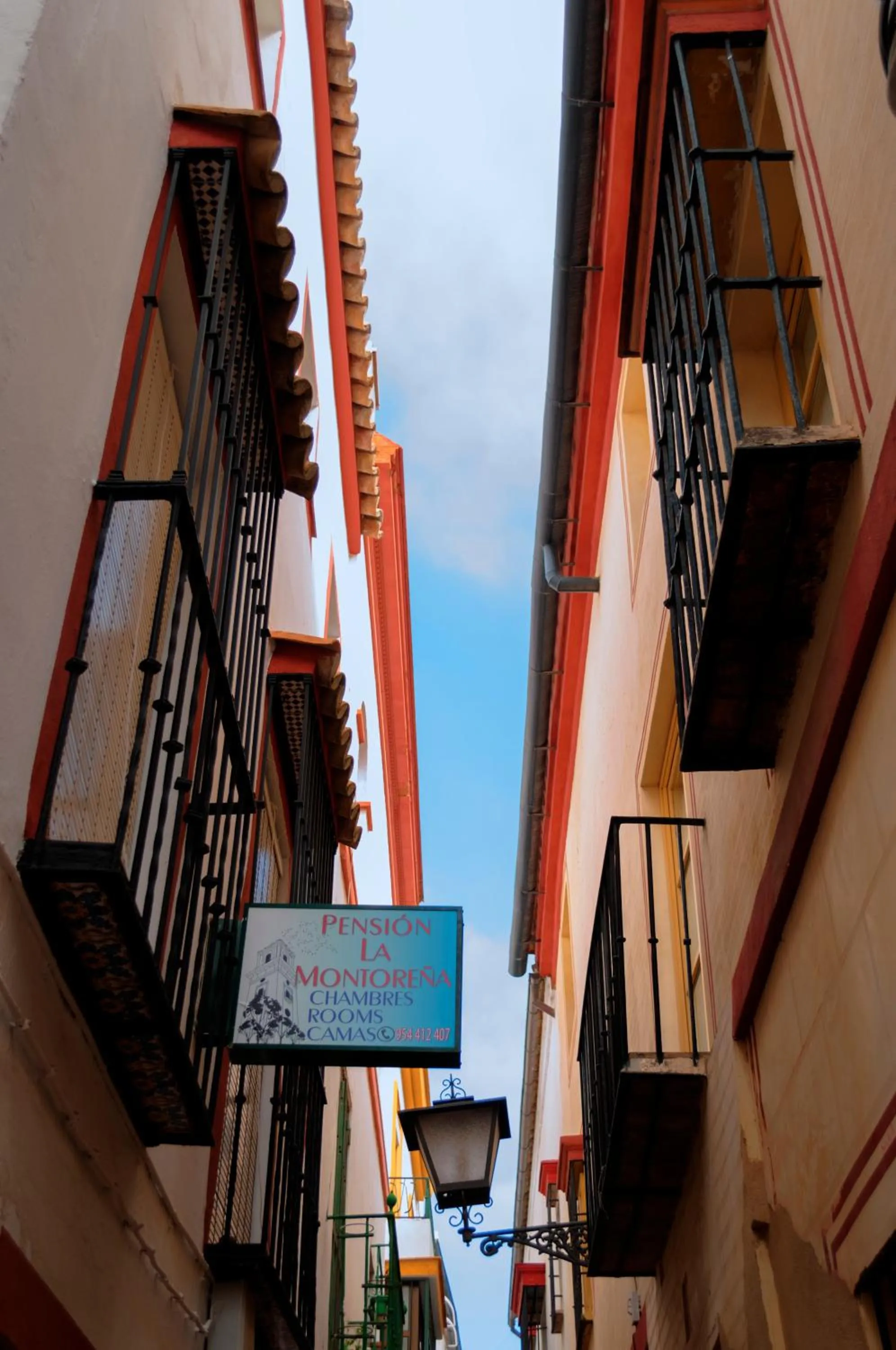 Property building in Pensión La Montoreña