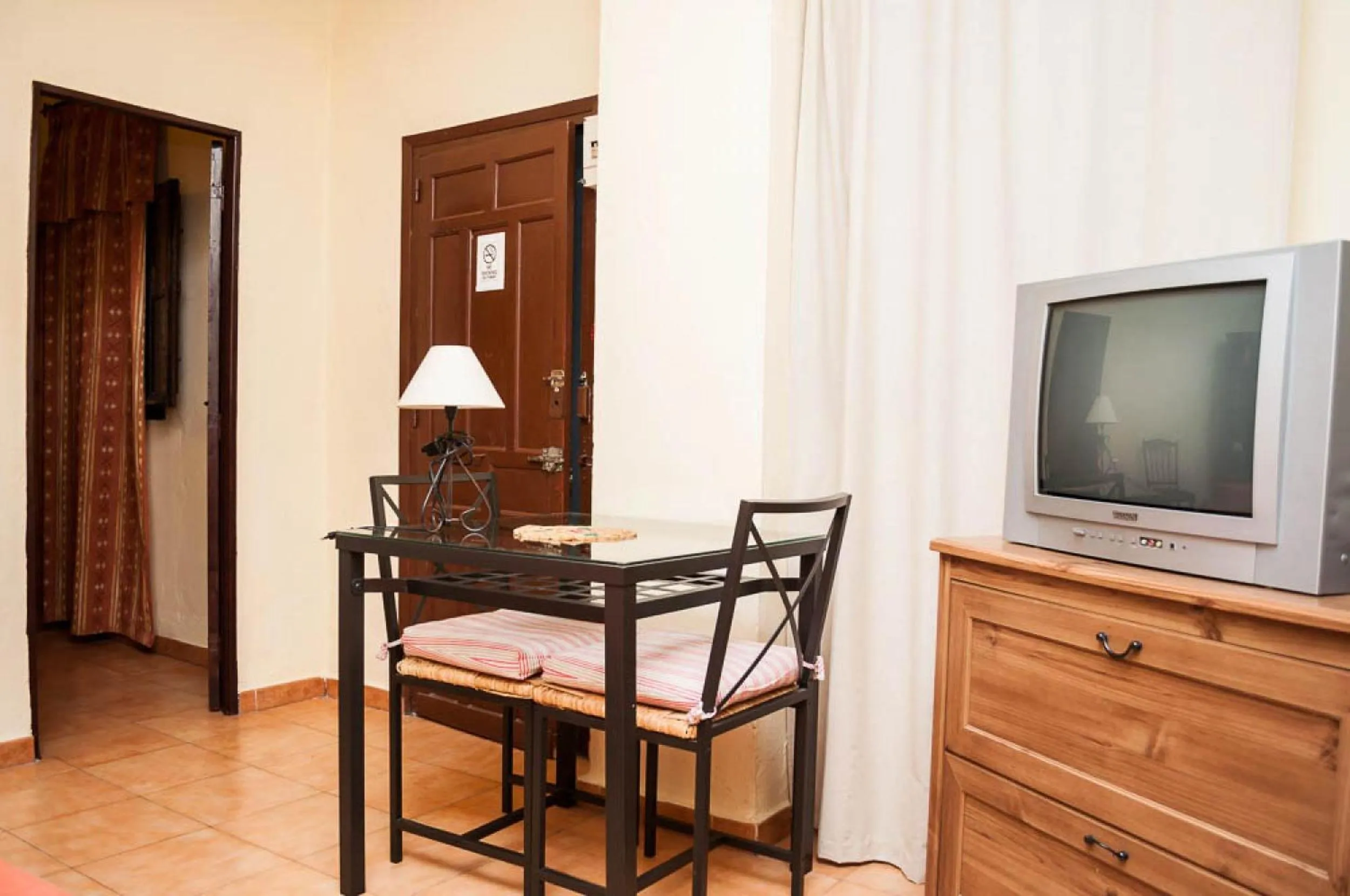 TV and multimedia in Pensión La Montoreña