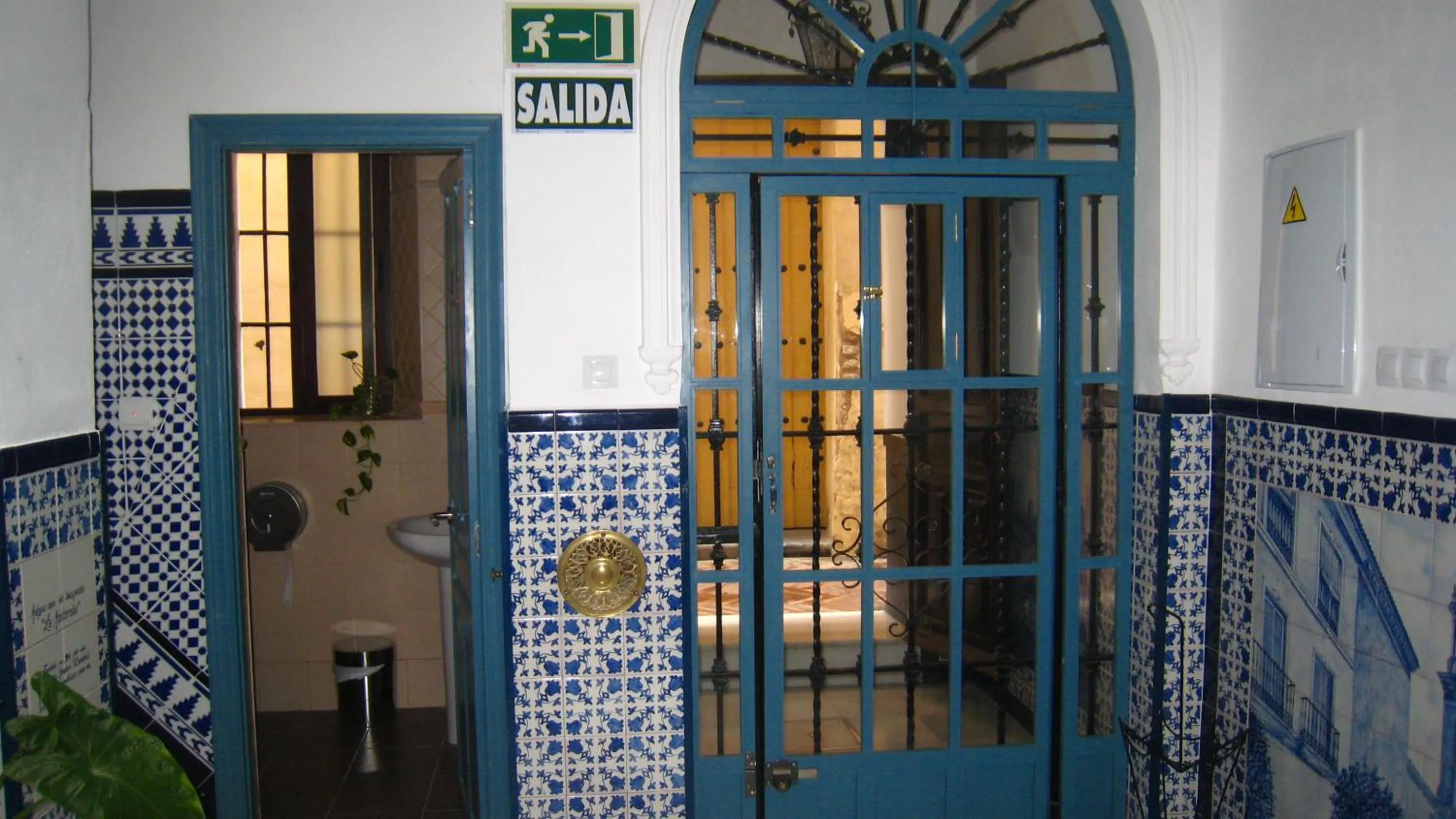 Facade/entrance in Pensión La Montoreña