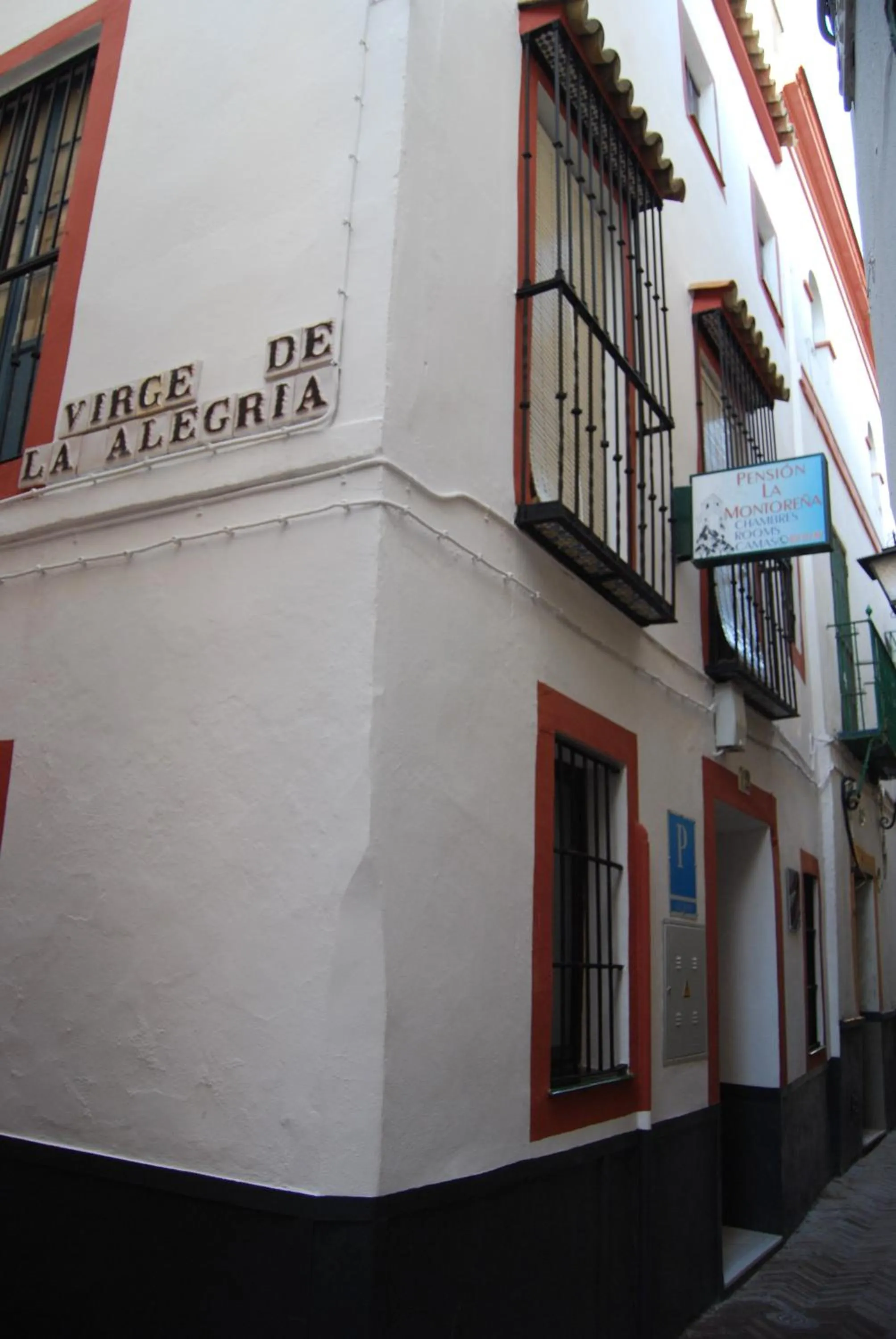 Facade/entrance in Pensión La Montoreña