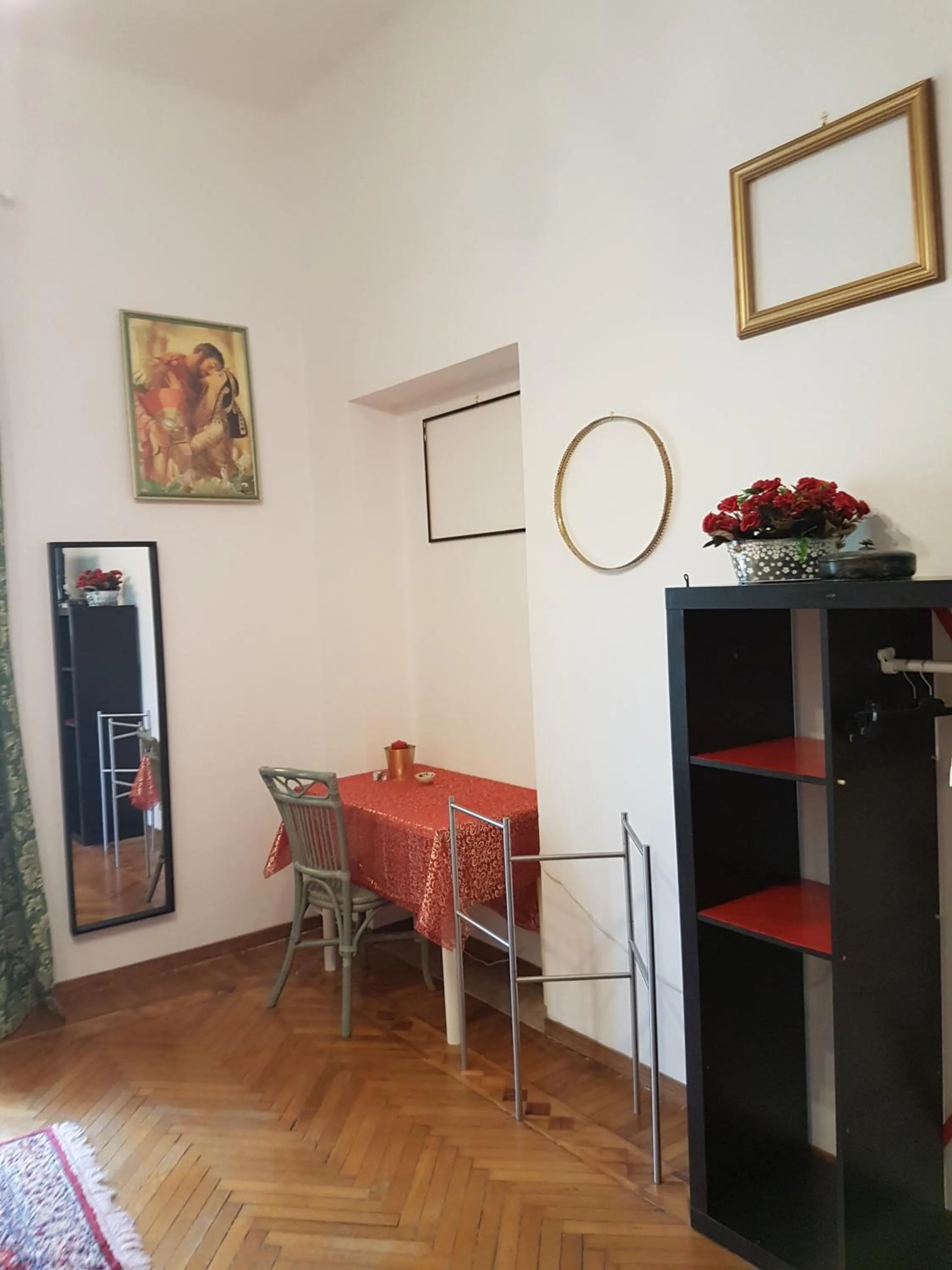 Decorative detail in Residenza Rubbiani - Fermata Fiera e Rizzoli