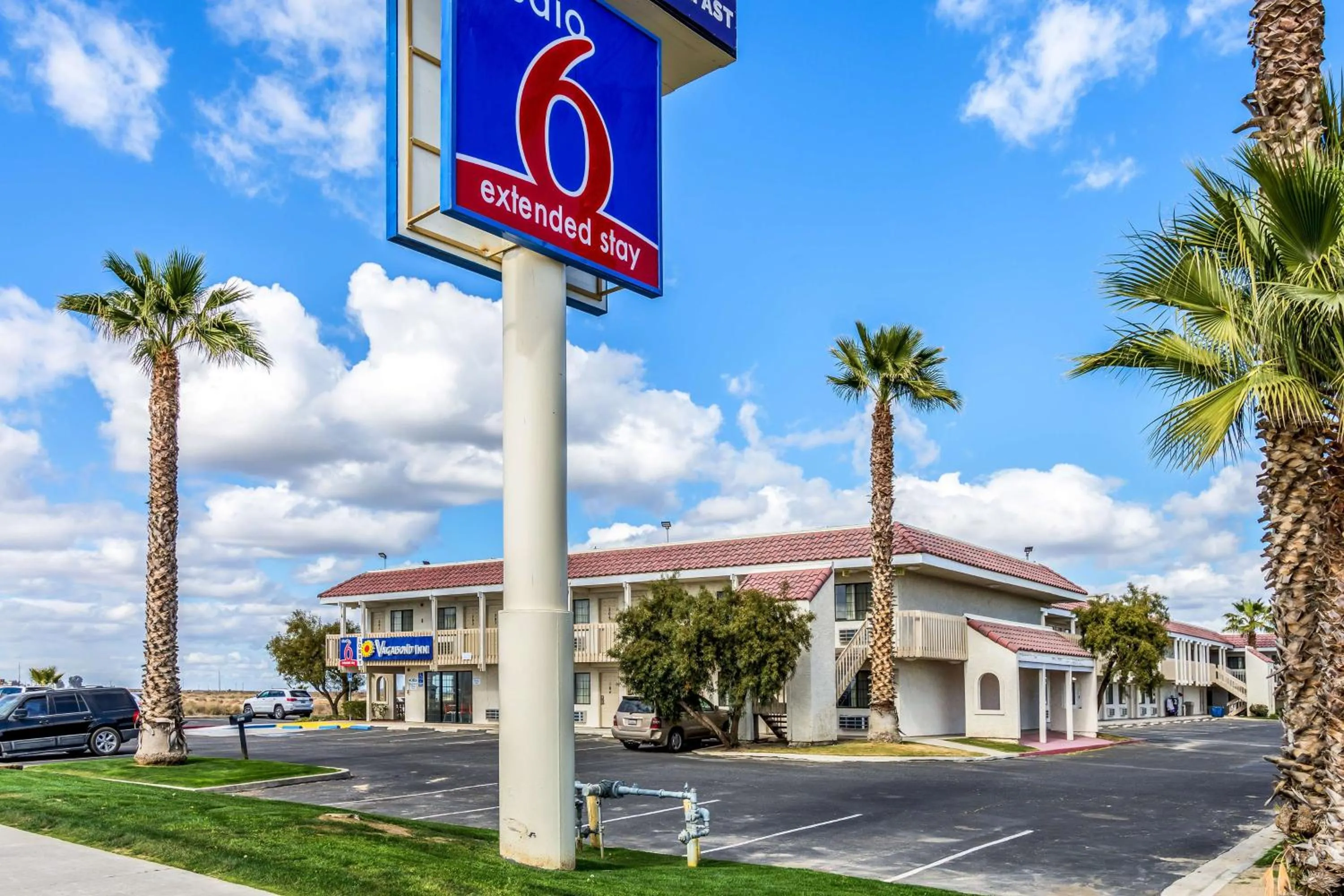 Property building in Studio 6-Buttonwillow, CA