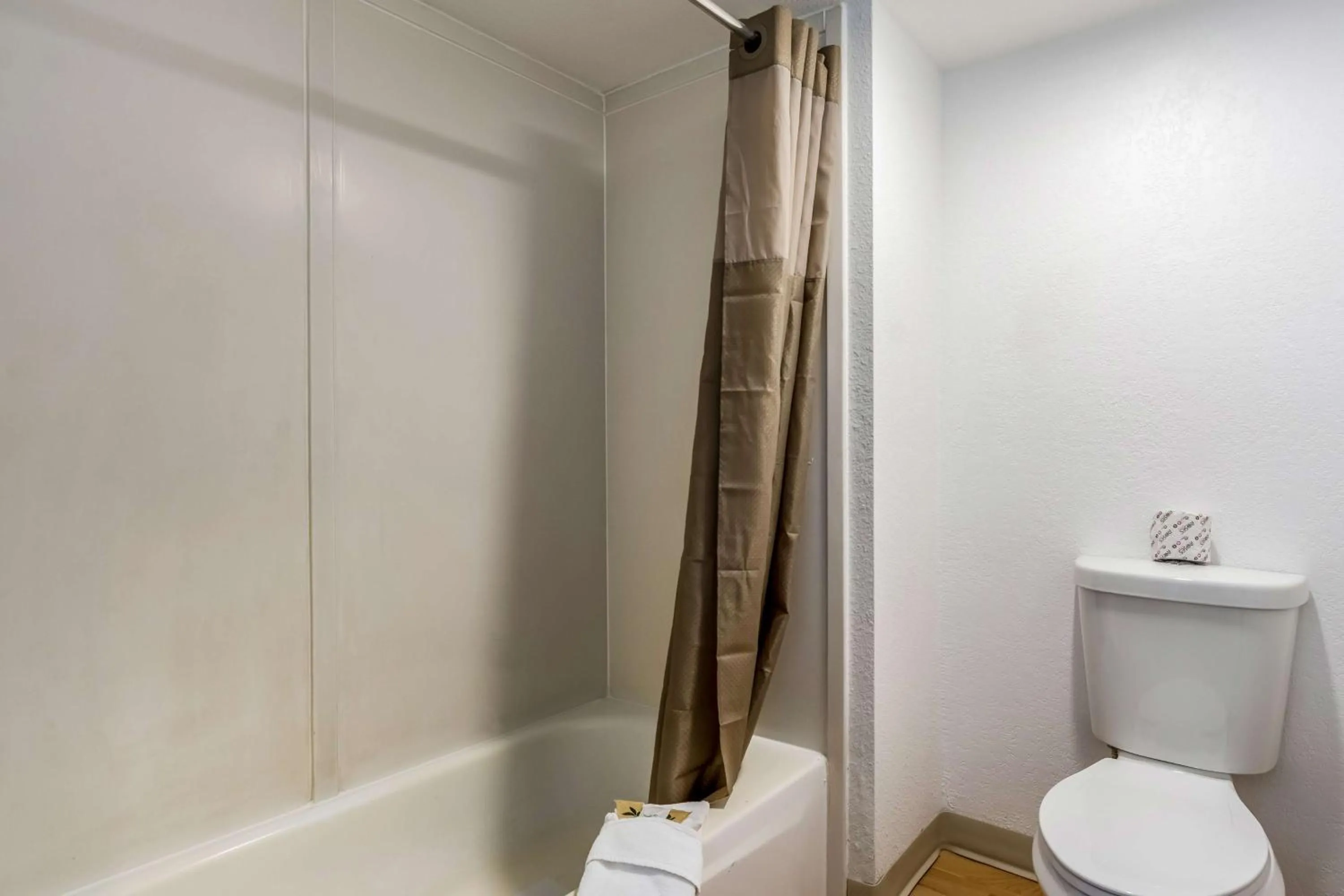 Toilet in Studio 6-Buttonwillow, CA