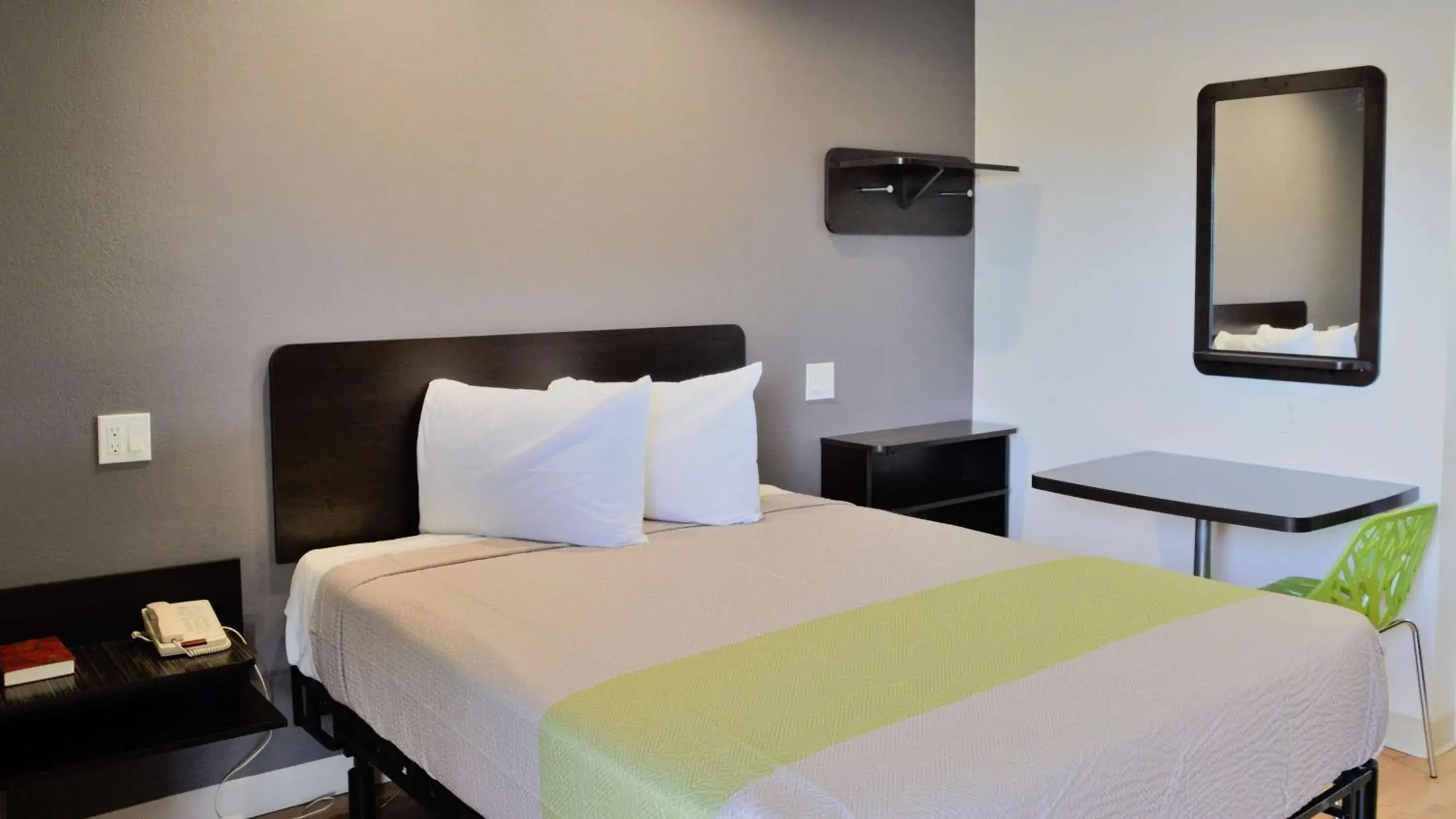 Photo of the whole room, Bed in Studio 6-Buttonwillow, CA Photo of the whole room, Bed in Studio 6-Buttonwillow, CA