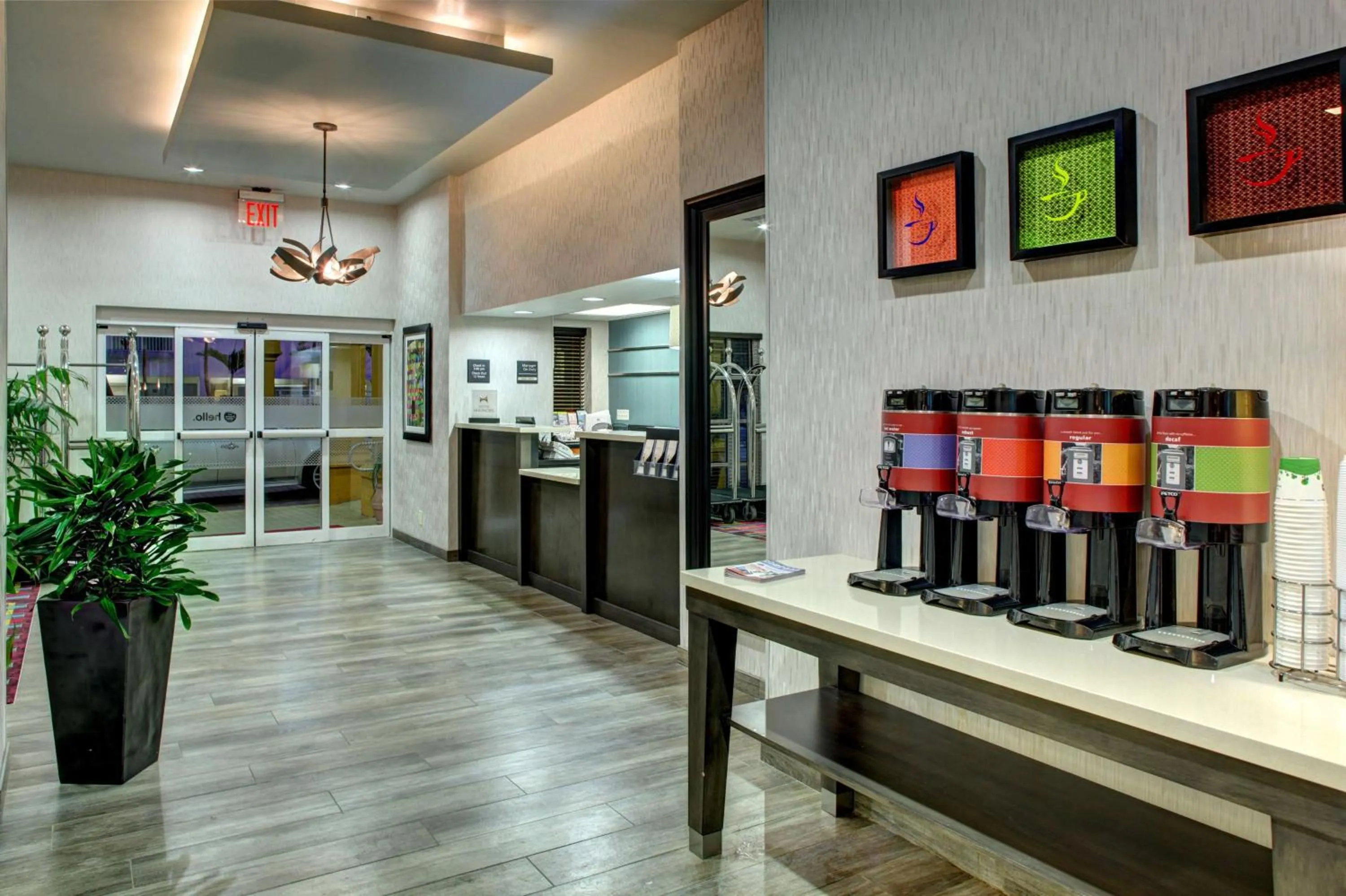 Dining area in Hampton Inn Miami-Coconut Grove/Coral Gables
