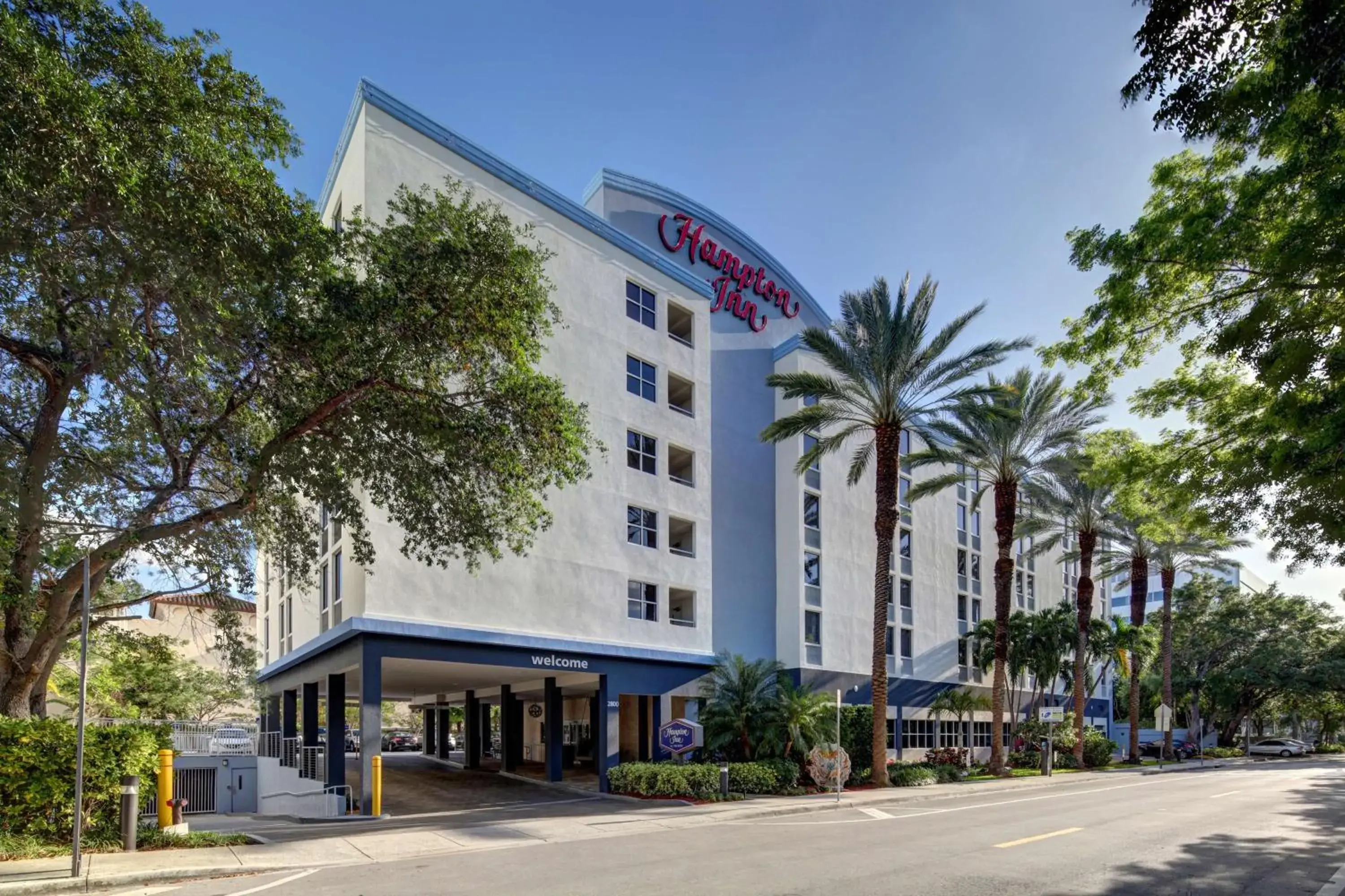Property building in Hampton Inn Miami-Coconut Grove/Coral Gables Property building in Hampton Inn Miami-Coconut Grove/Coral Gables