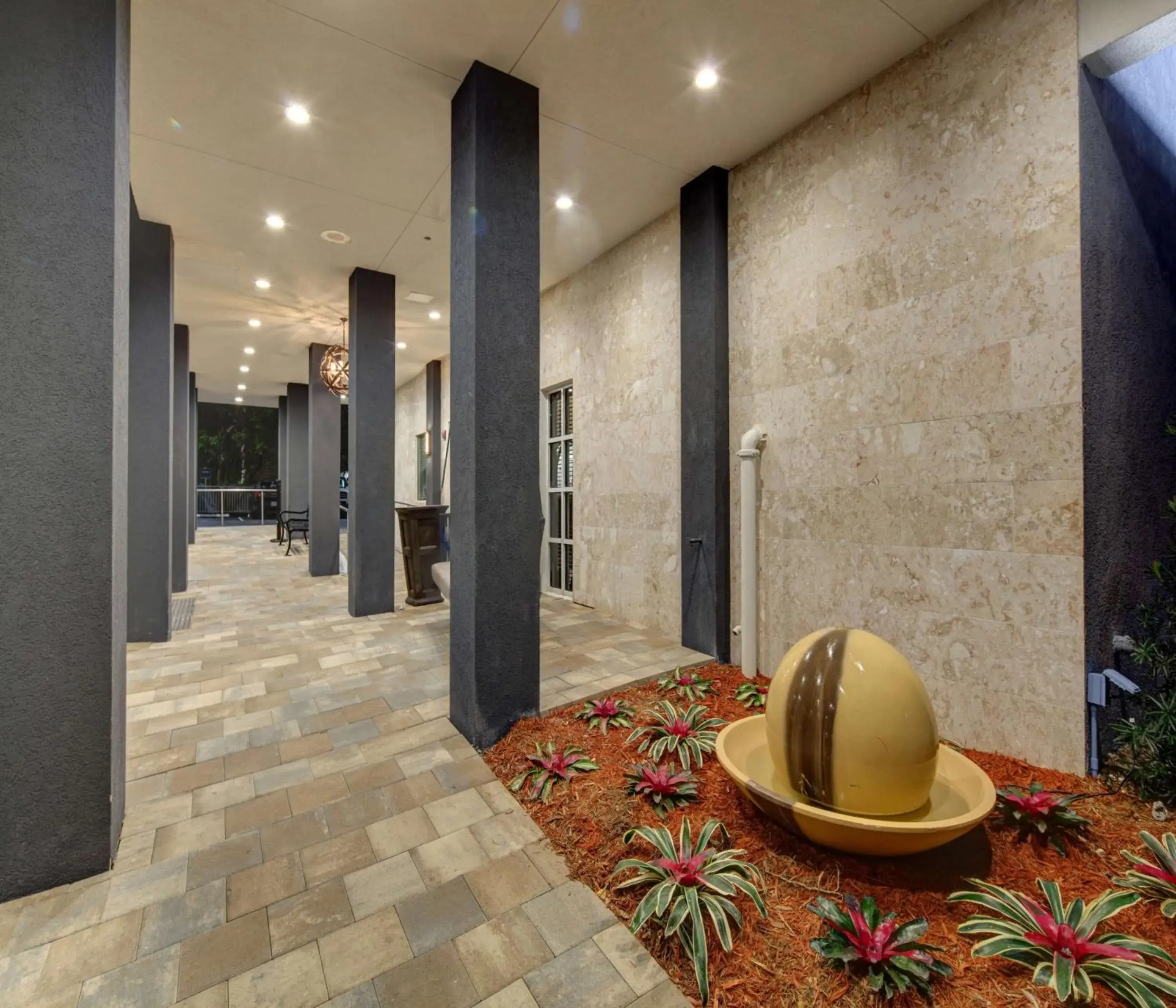 Property building in Hampton Inn Miami-Coconut Grove/Coral Gables Property building in Hampton Inn Miami-Coconut Grove/Coral Gables