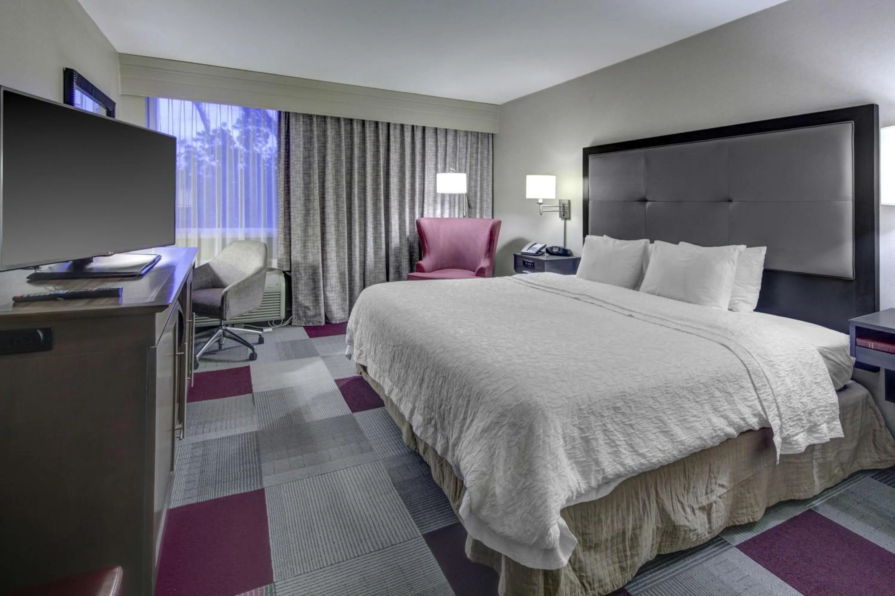 Bedroom, Bed in Hampton Inn Miami-Coconut Grove/Coral Gables