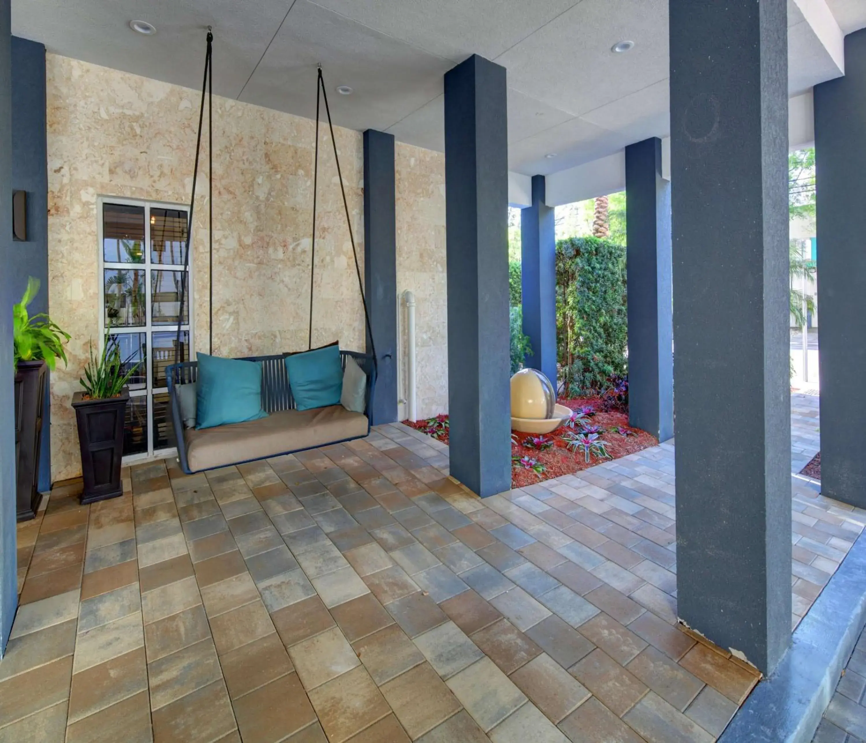 Property building in Hampton Inn Miami-Coconut Grove/Coral Gables Property building in Hampton Inn Miami-Coconut Grove/Coral Gables