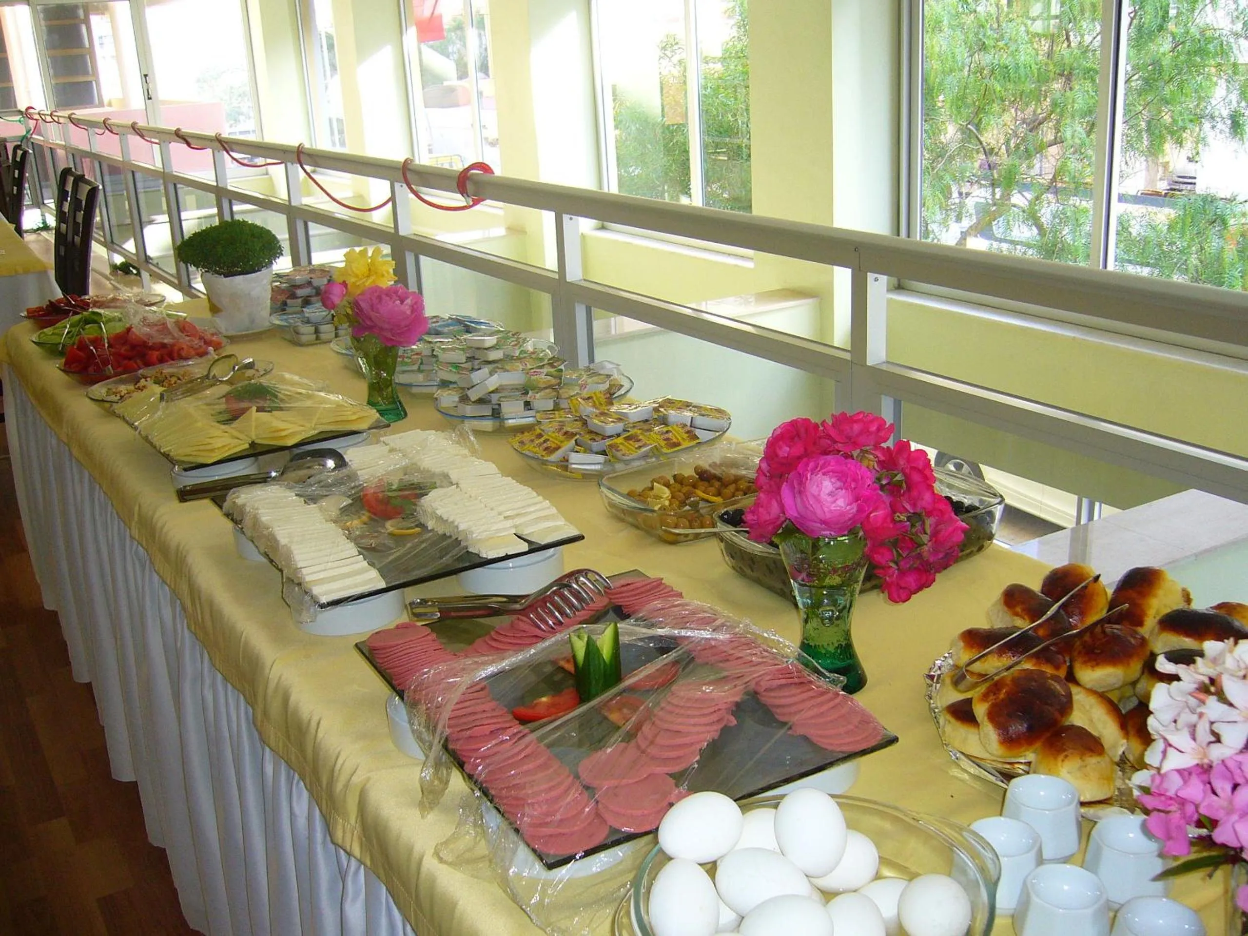 Restaurant/places to eat in Sirin Villa