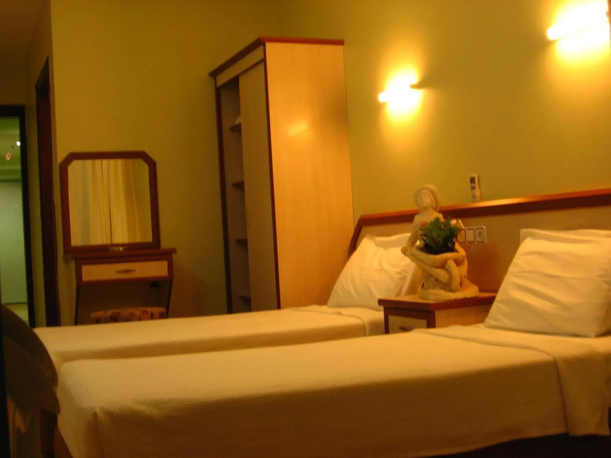 Economy Quadruple Room with Shared Bathroom in Sirin Villa Economy Quadruple Room with Shared Bathroom in Sirin Villa