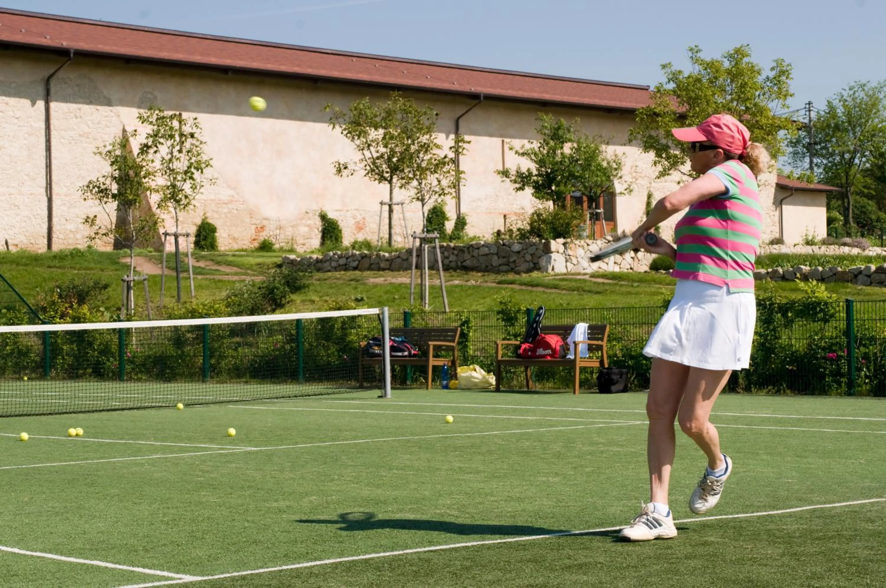 Tennis court in Hotel Château Bela
