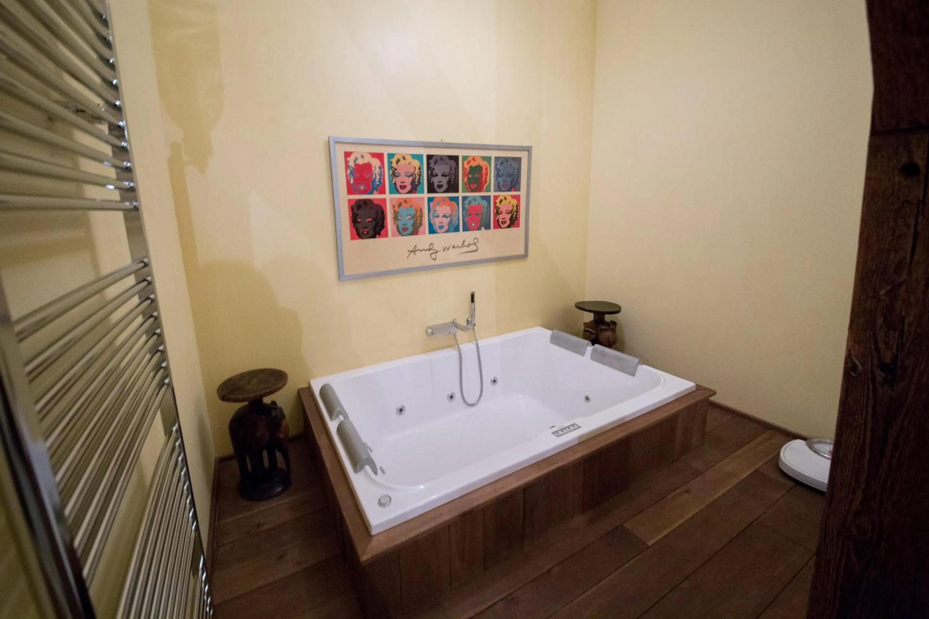 Hot Tub in Hotel Château Bela