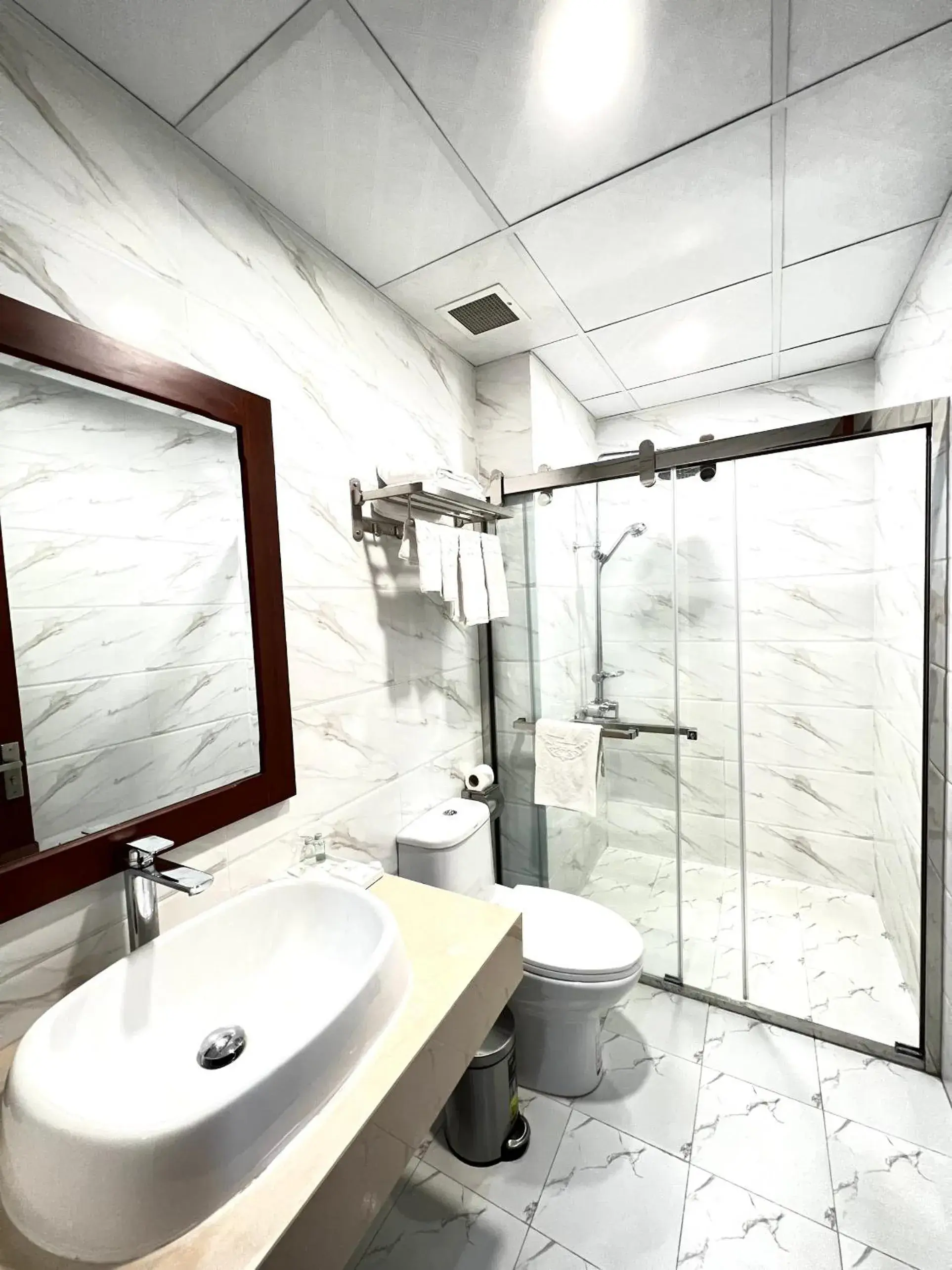 Deluxe Double Room-No Window in Le Saigon Hotel Deluxe Double Room-No Window in Le Saigon Hotel