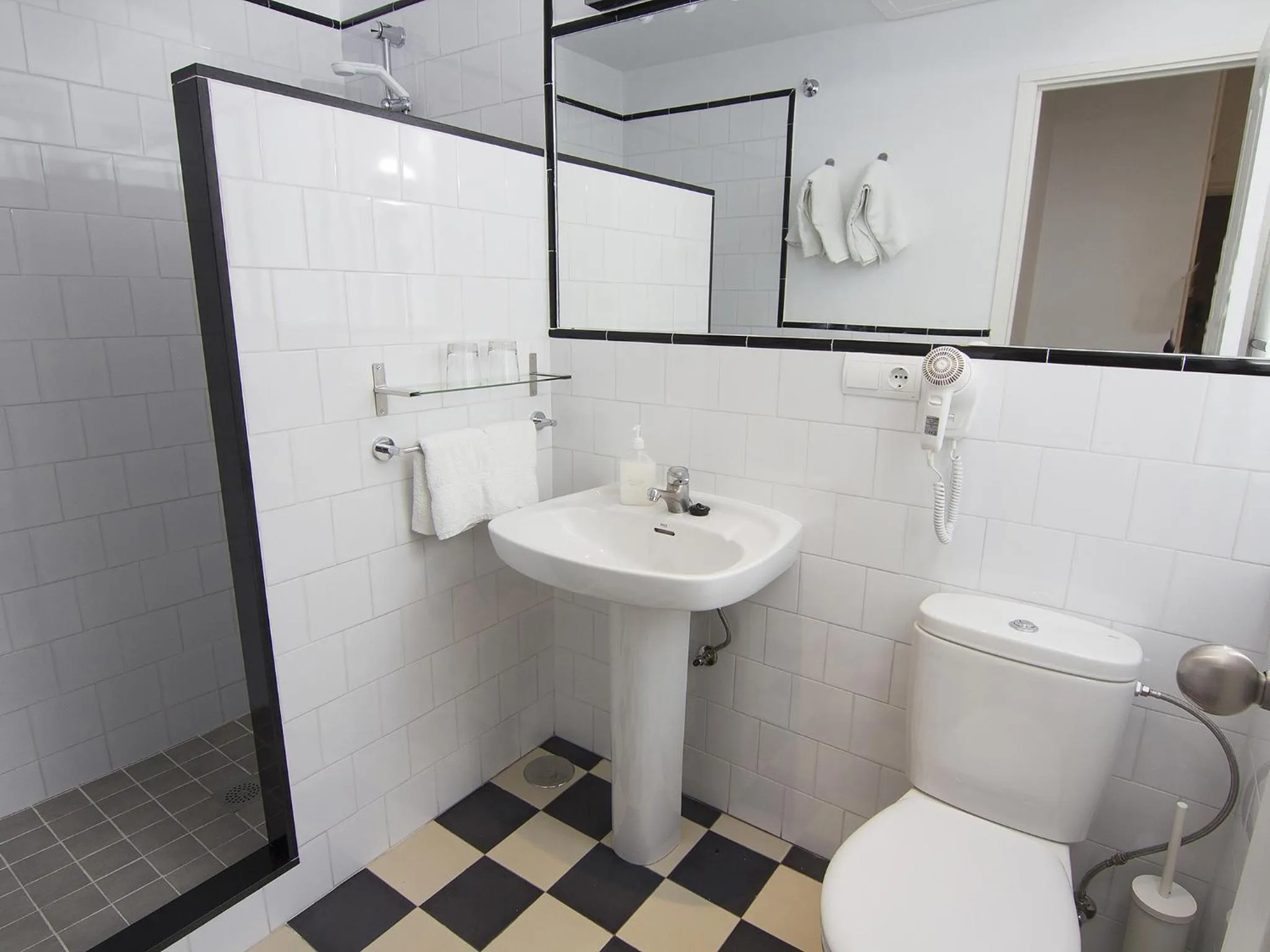 Shower in Hotel Finlandia