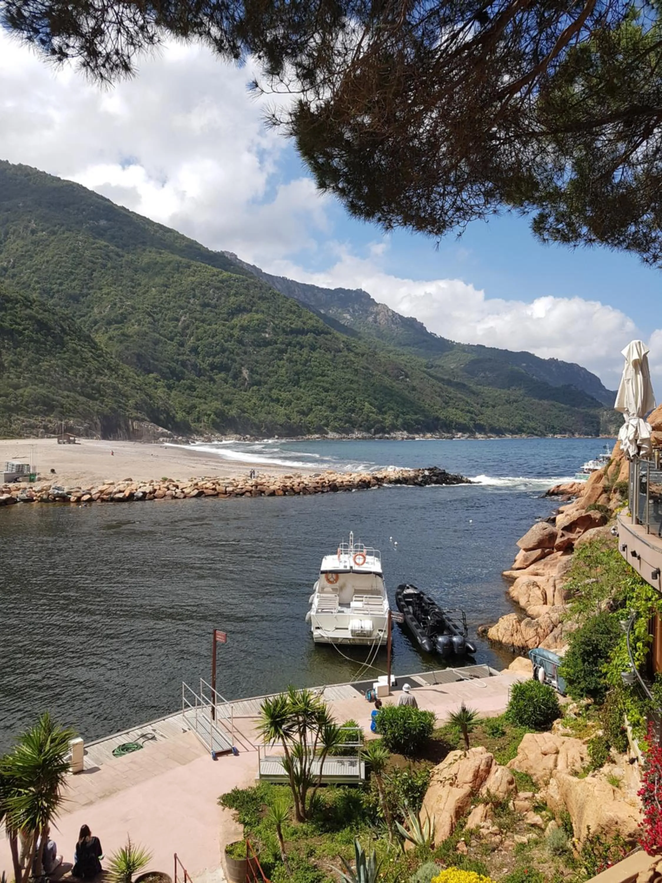 Beach in Le monte rosso