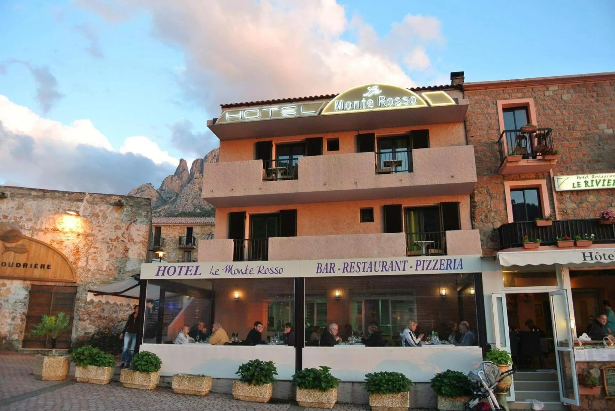 Property building in Le monte rosso
